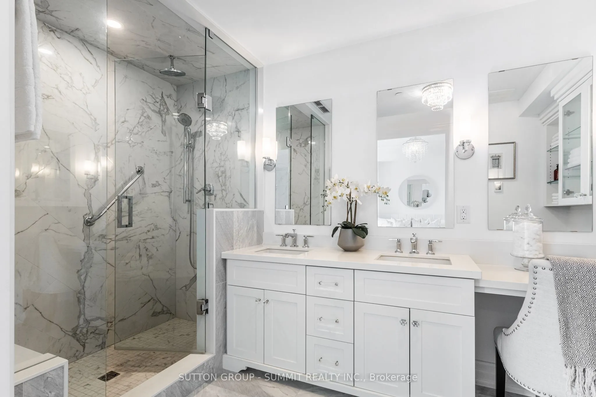2060 Lakeshore Road, #404