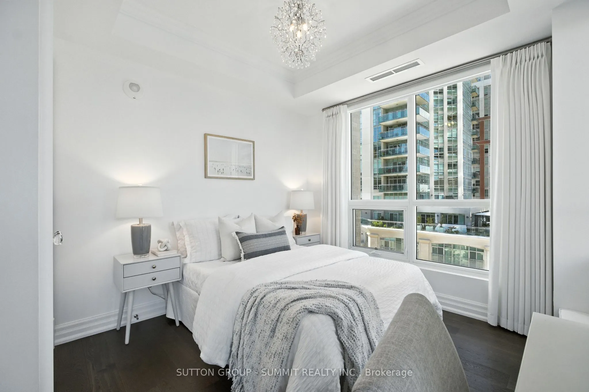 2060 Lakeshore Road, #404