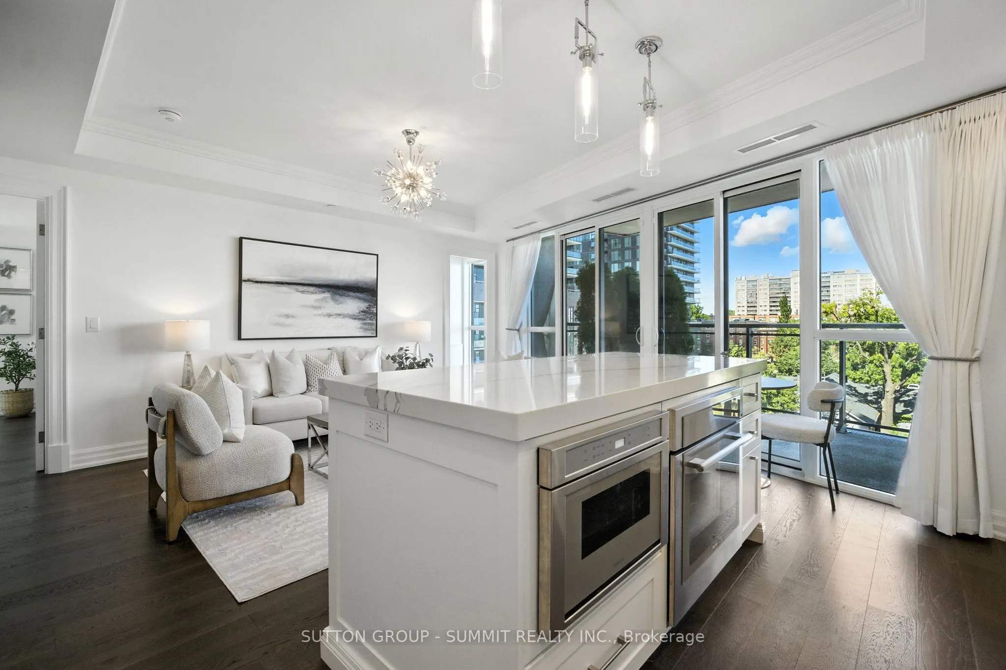 2060 Lakeshore Road, #404