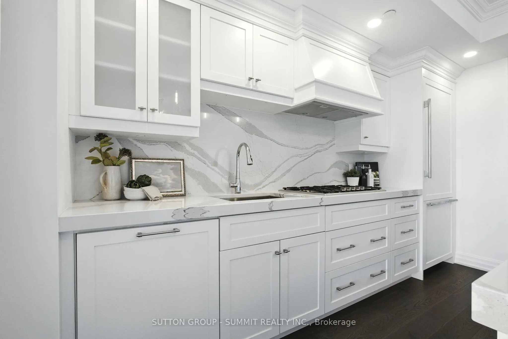 2060 Lakeshore Road, #404
