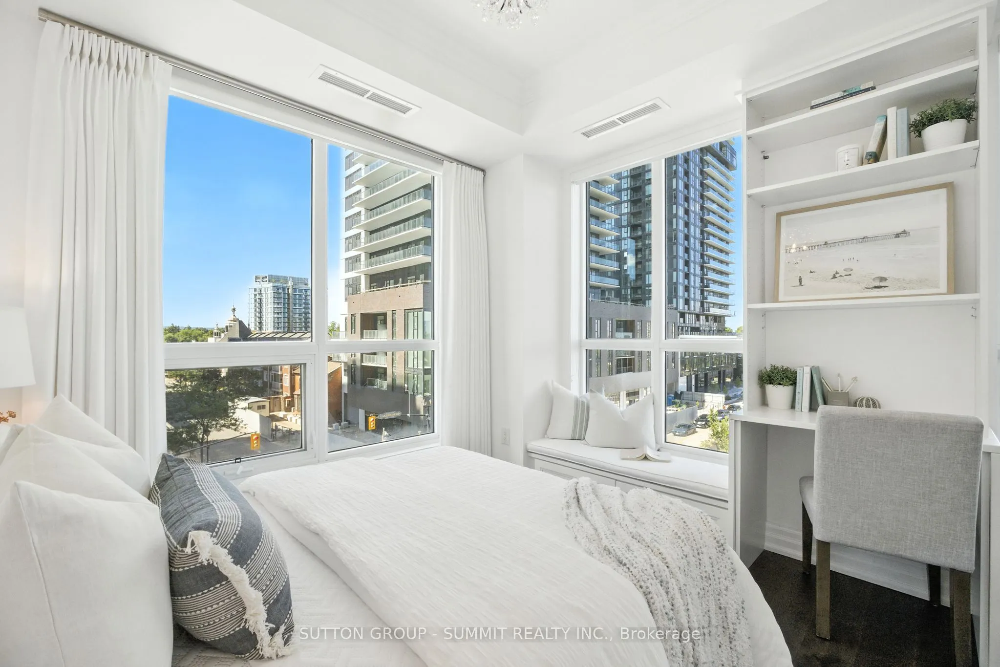 2060 Lakeshore Road, #404