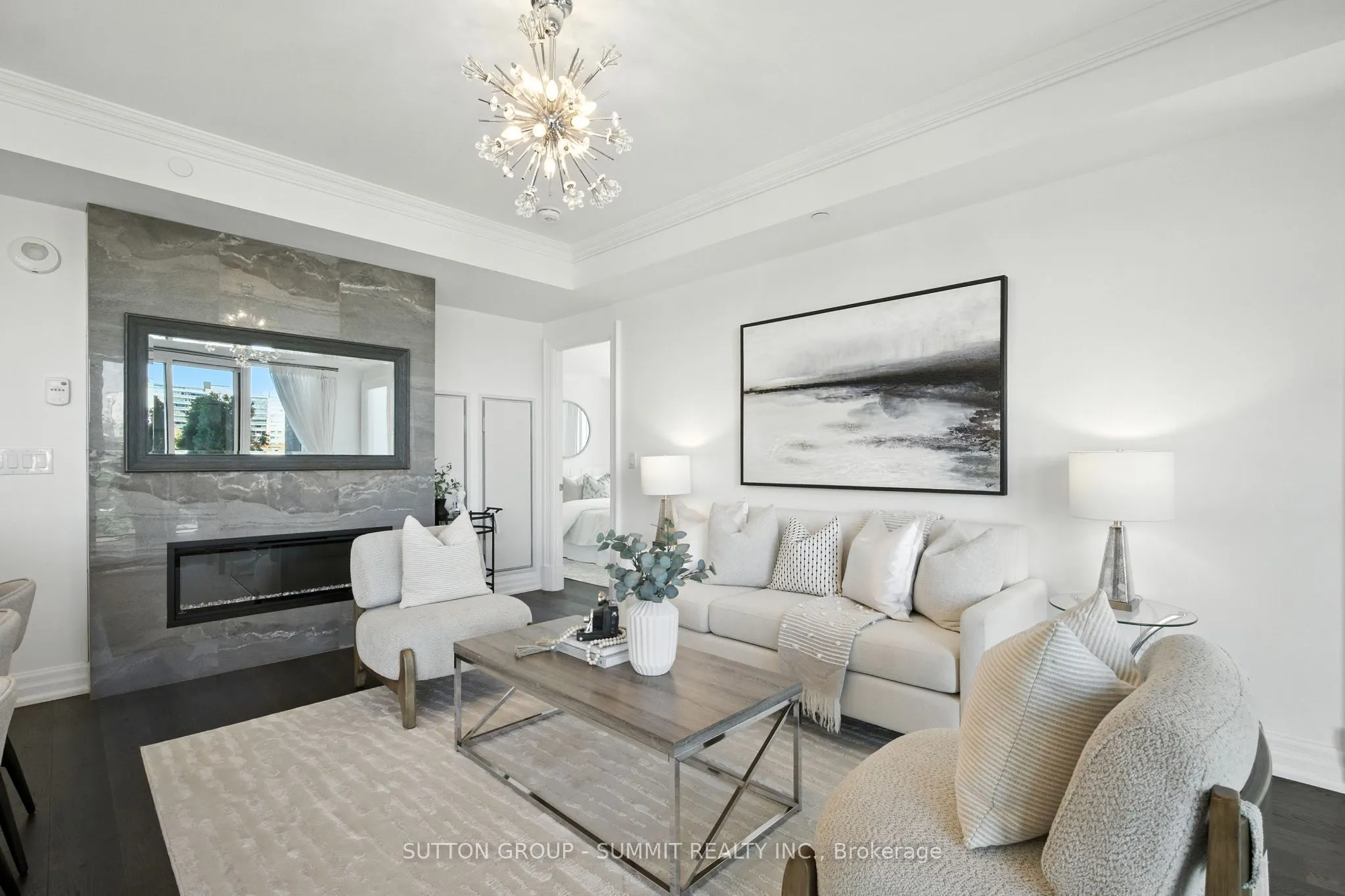2060 Lakeshore Road, #404