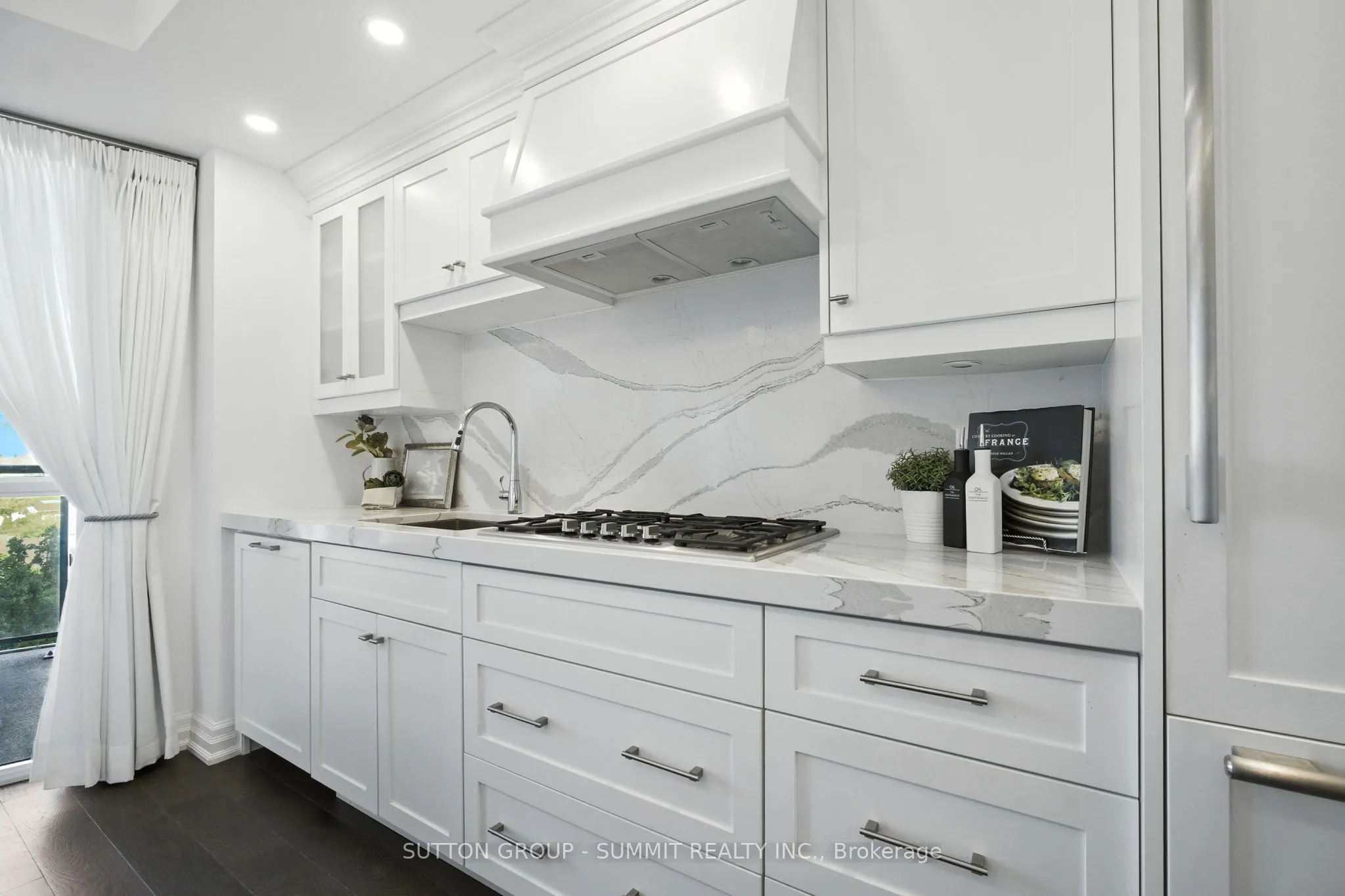 2060 Lakeshore Road, #404