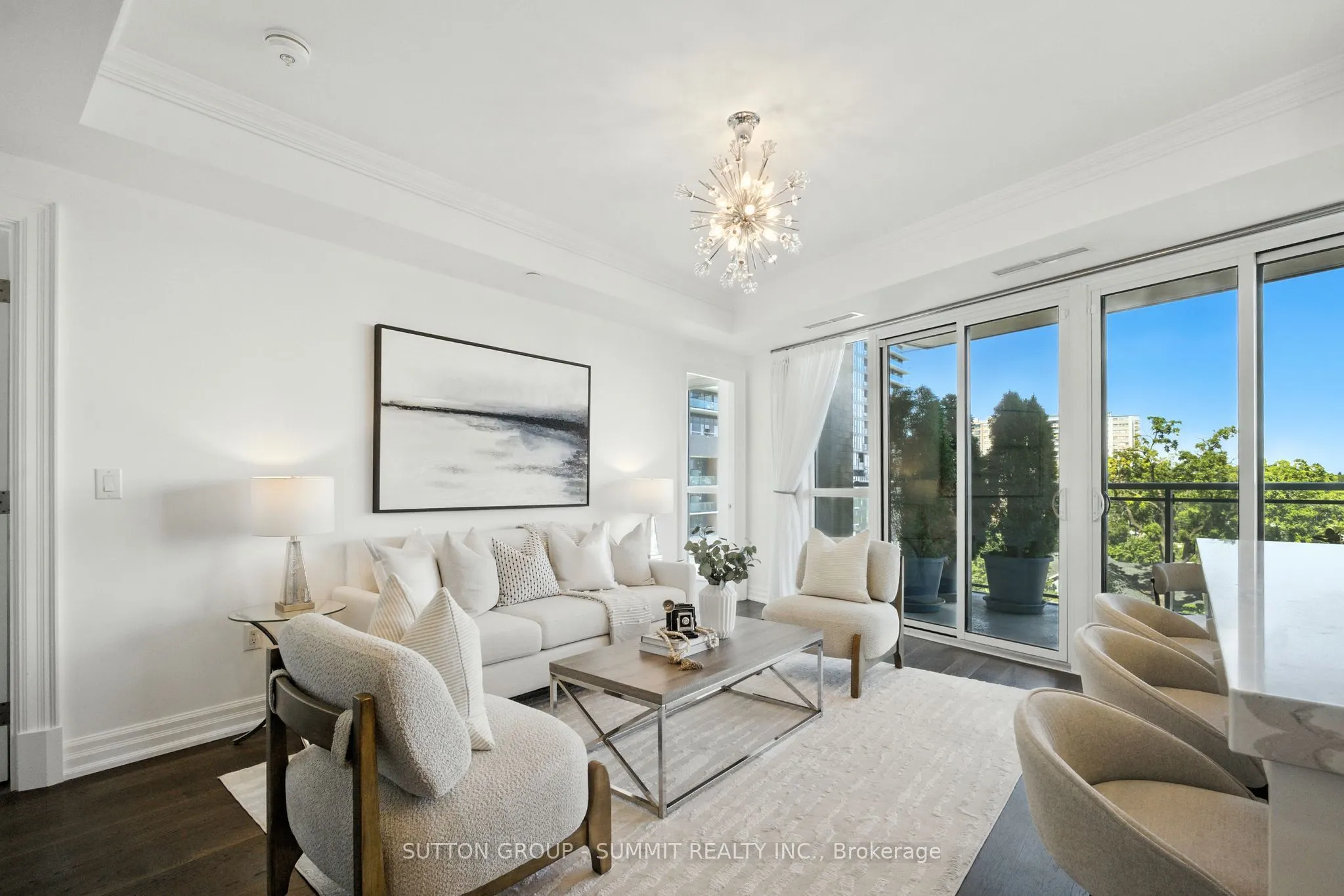 2060 Lakeshore Road, #404