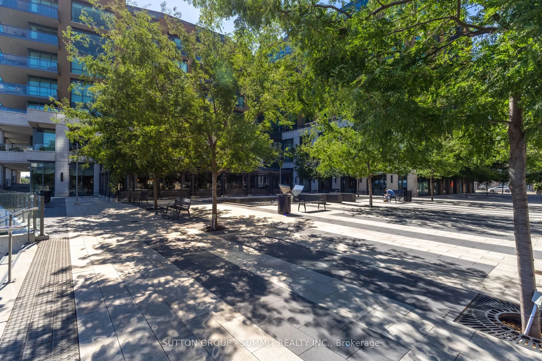 2060 Lakeshore Road, #404