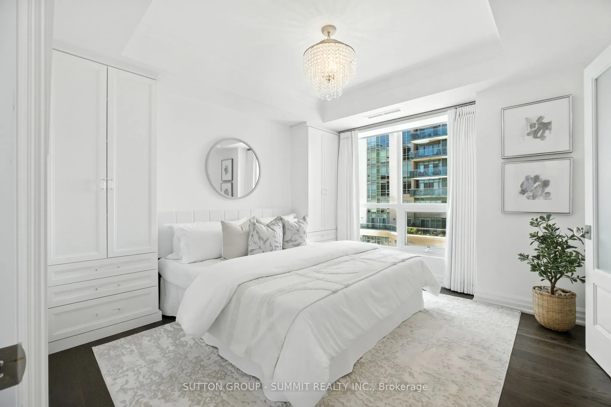 2060 Lakeshore Road, #404