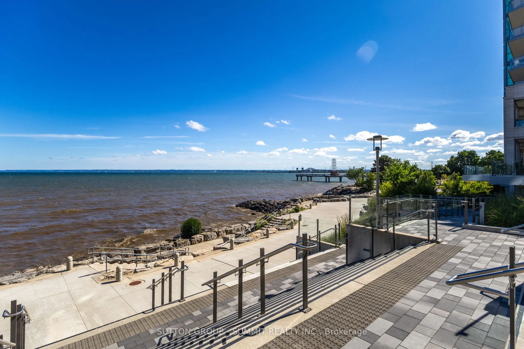 2060 Lakeshore Road, #404
