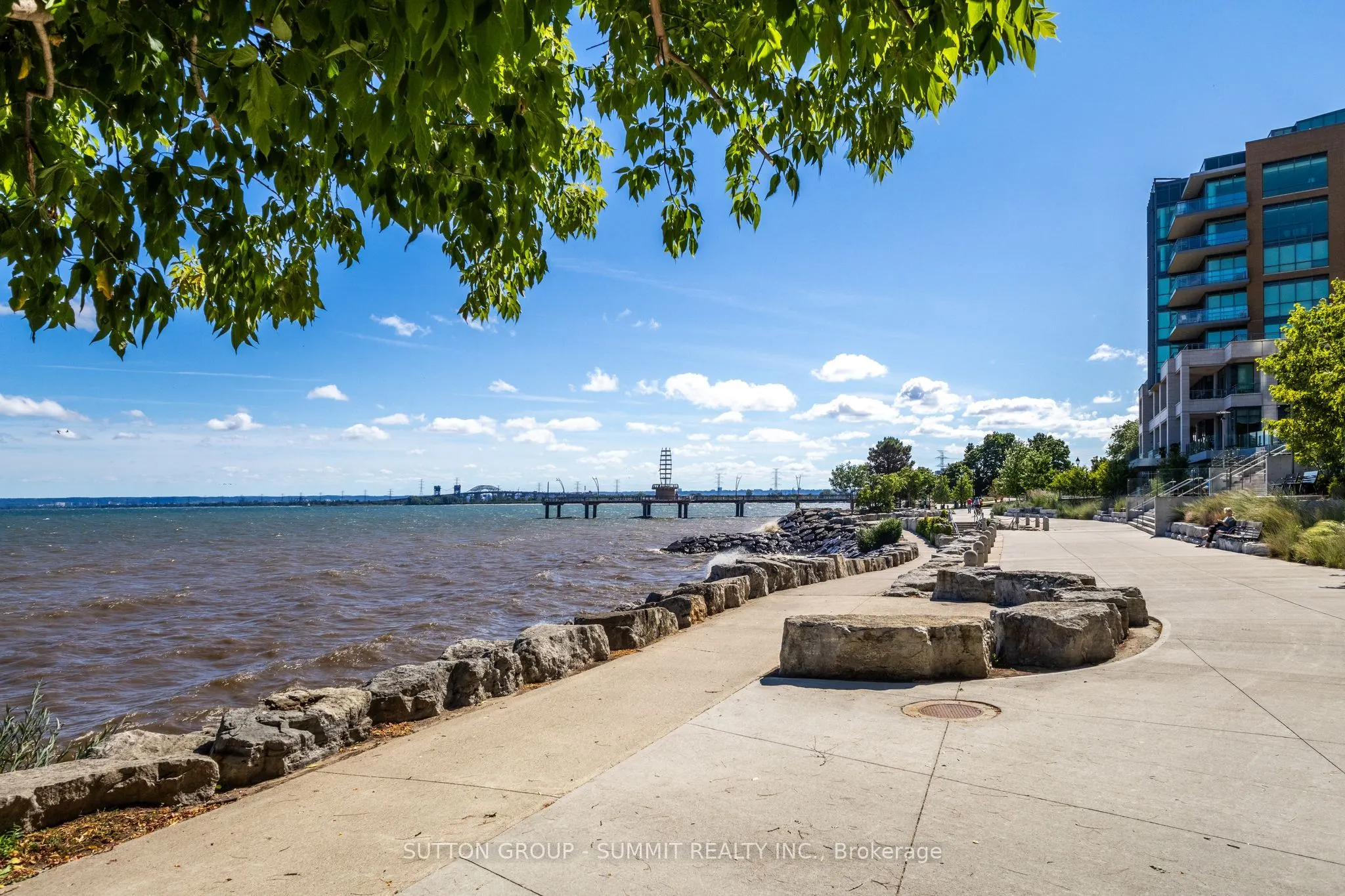 2060 Lakeshore Road, #404