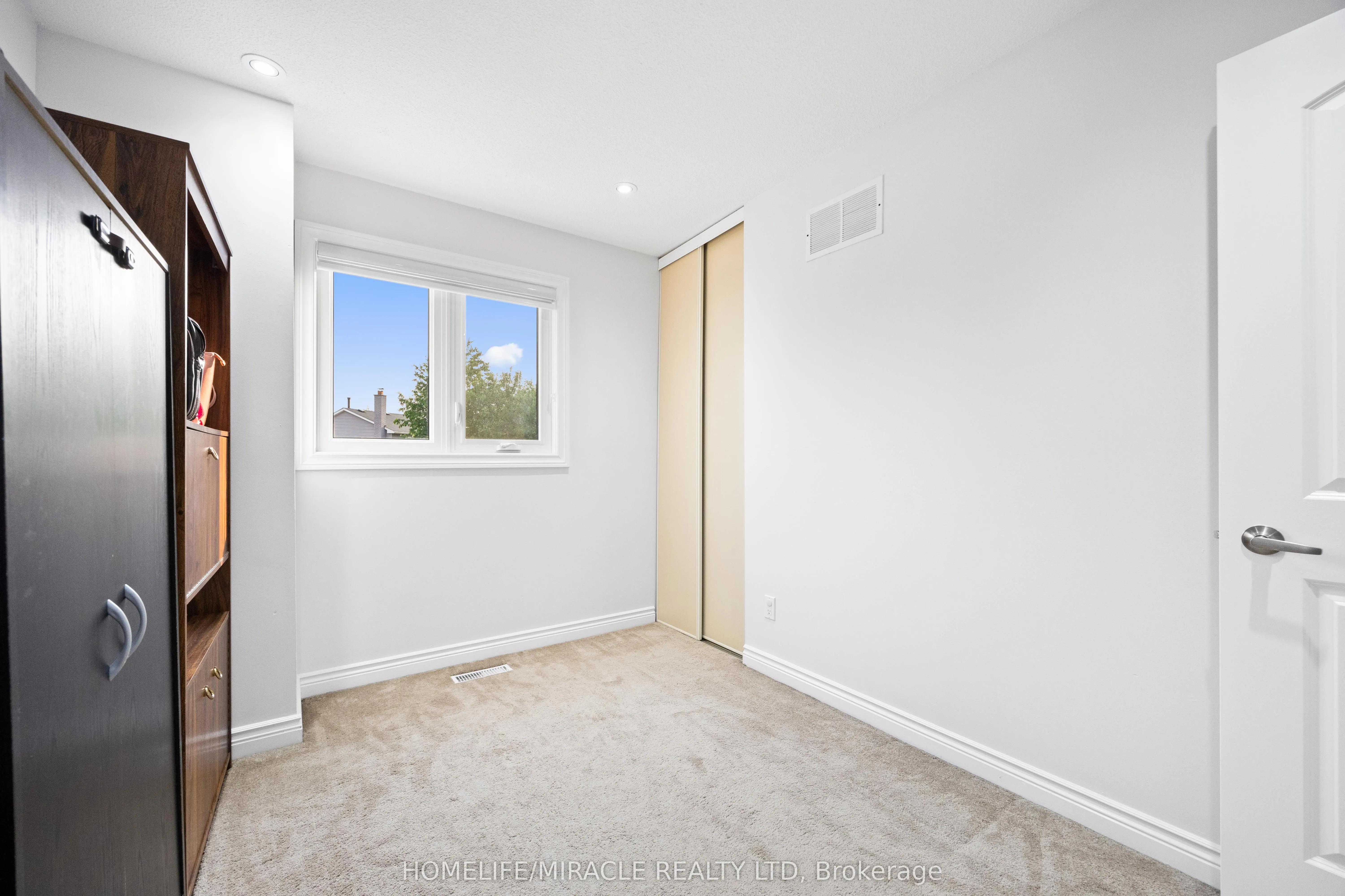 21 Folkstone Crescent