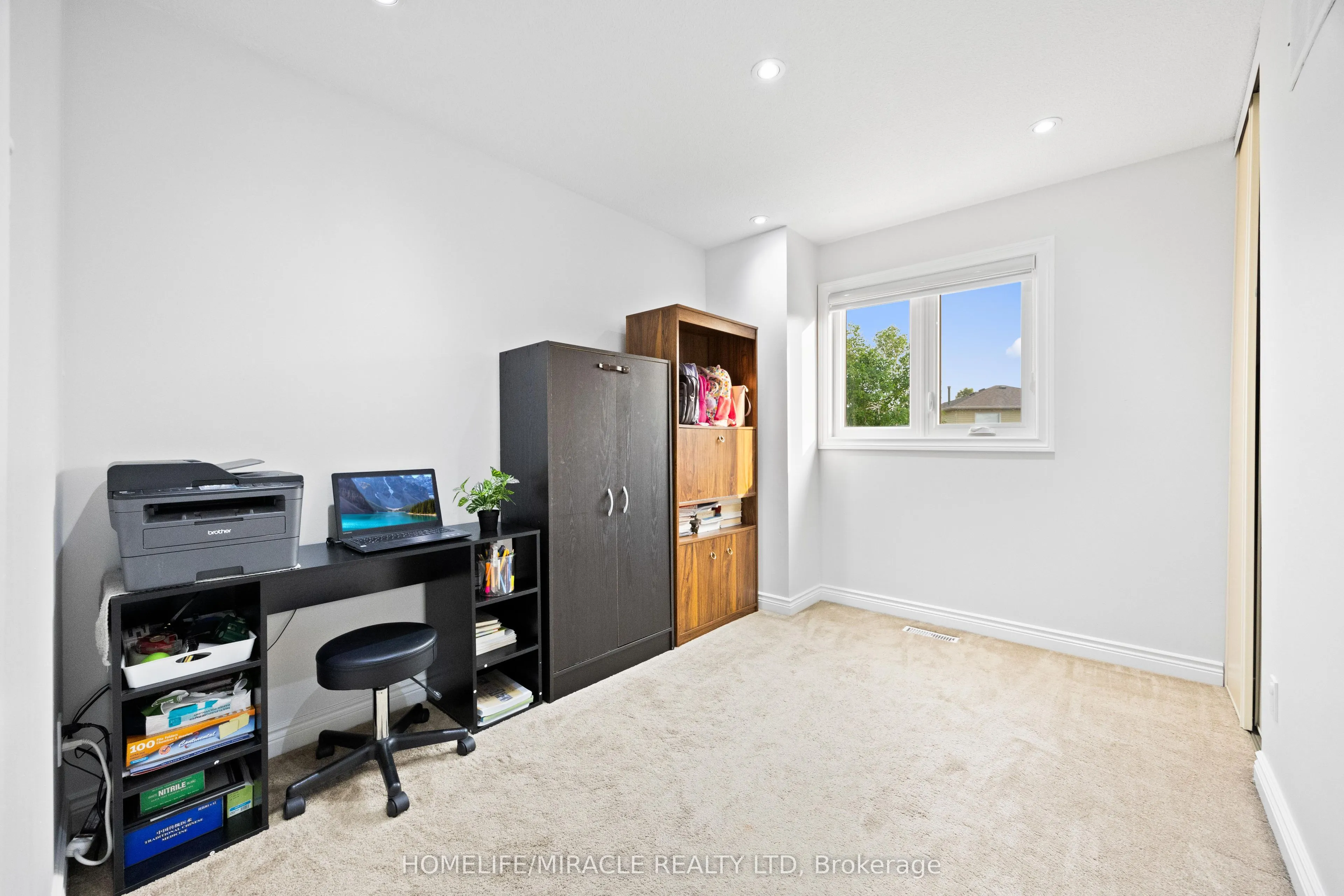 21 Folkstone Crescent