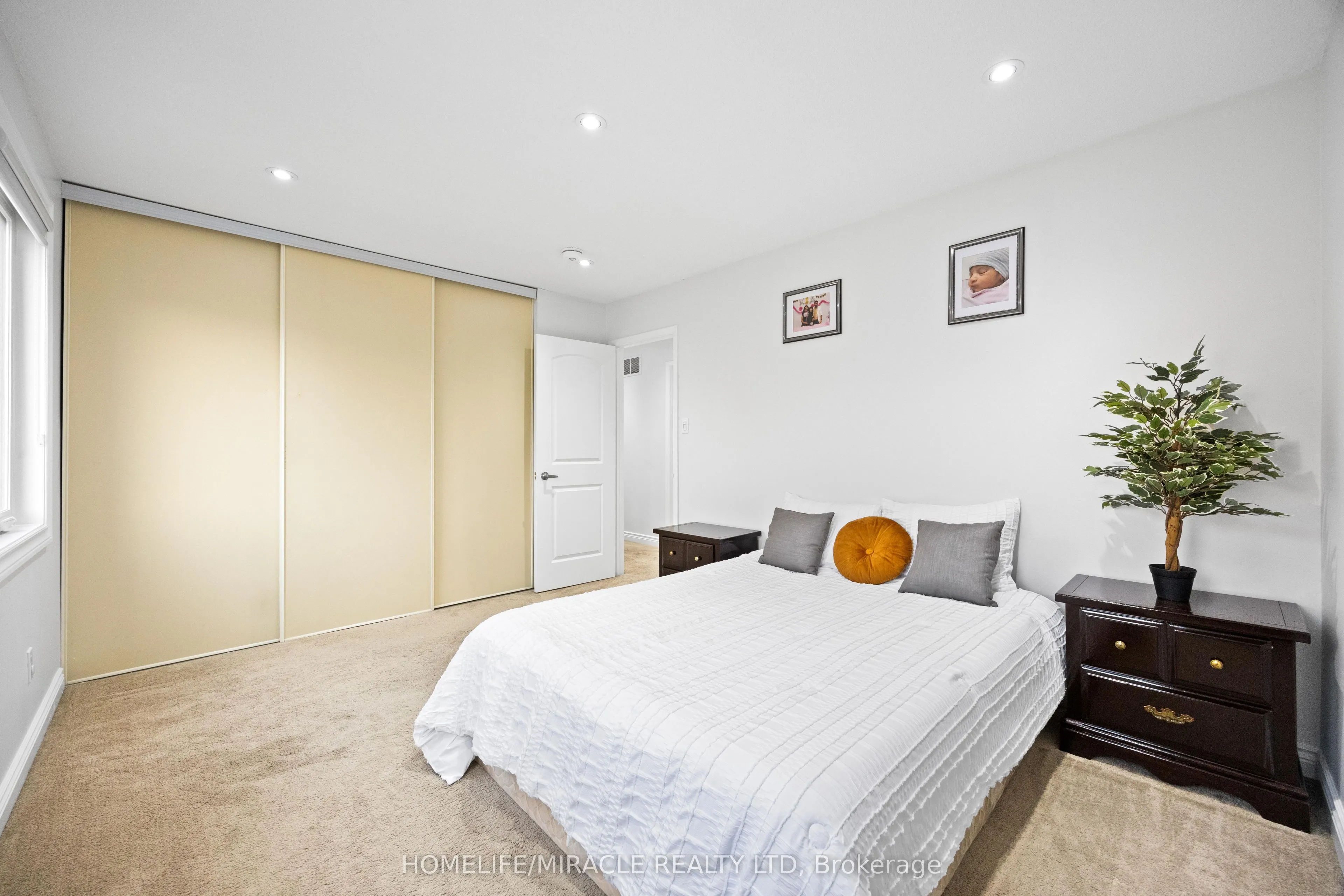 21 Folkstone Crescent