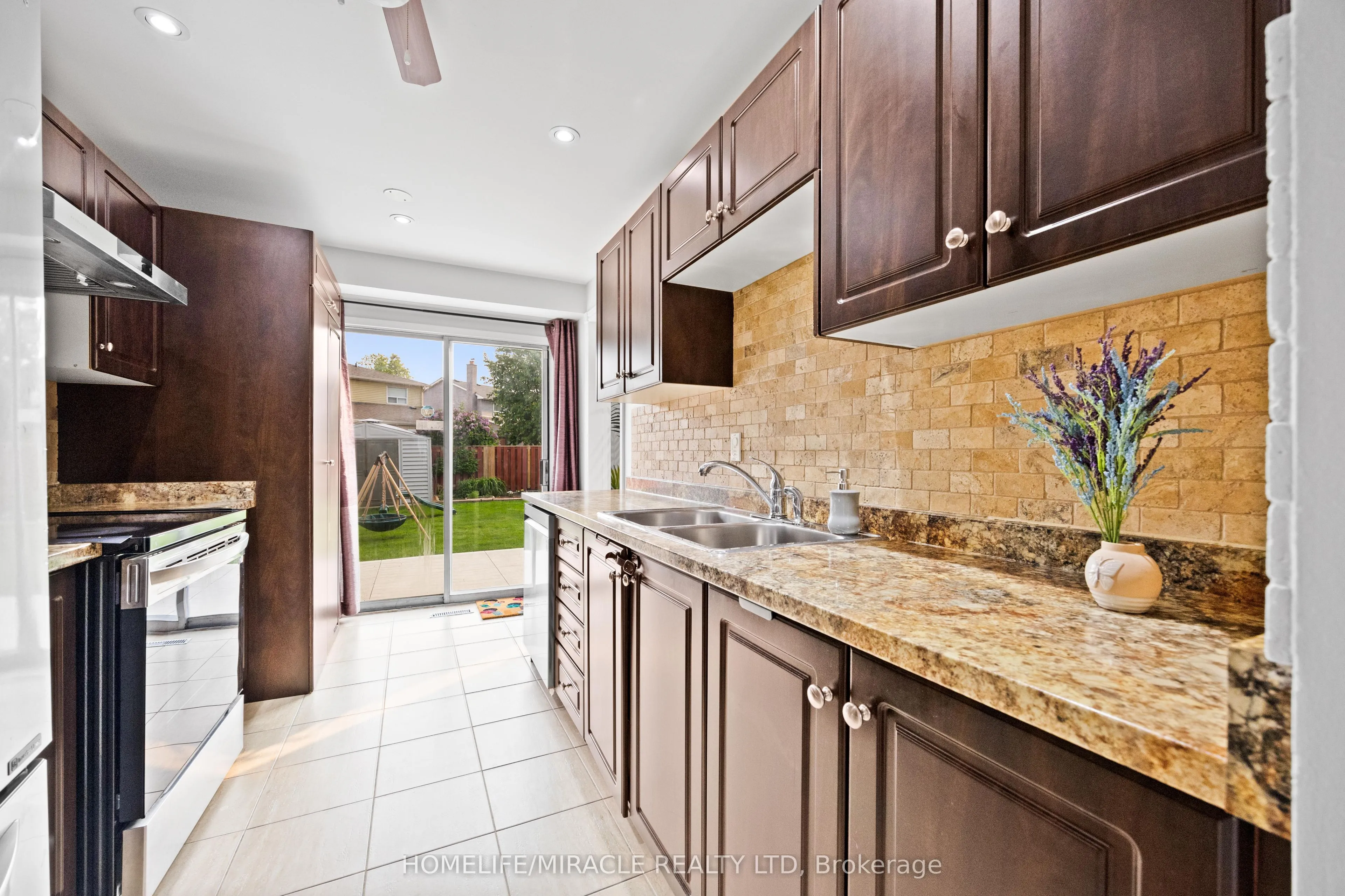 21 Folkstone Crescent