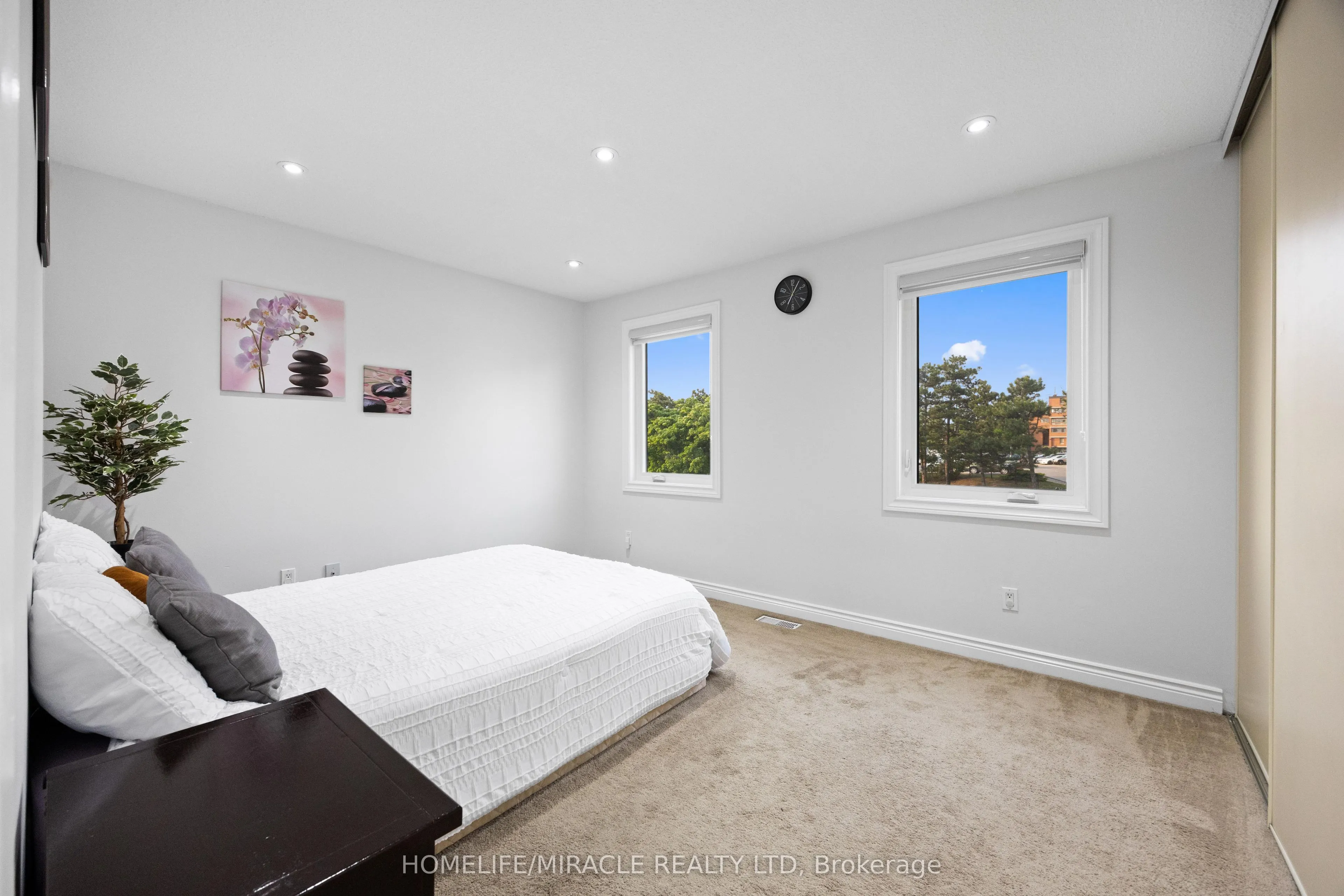 21 Folkstone Crescent