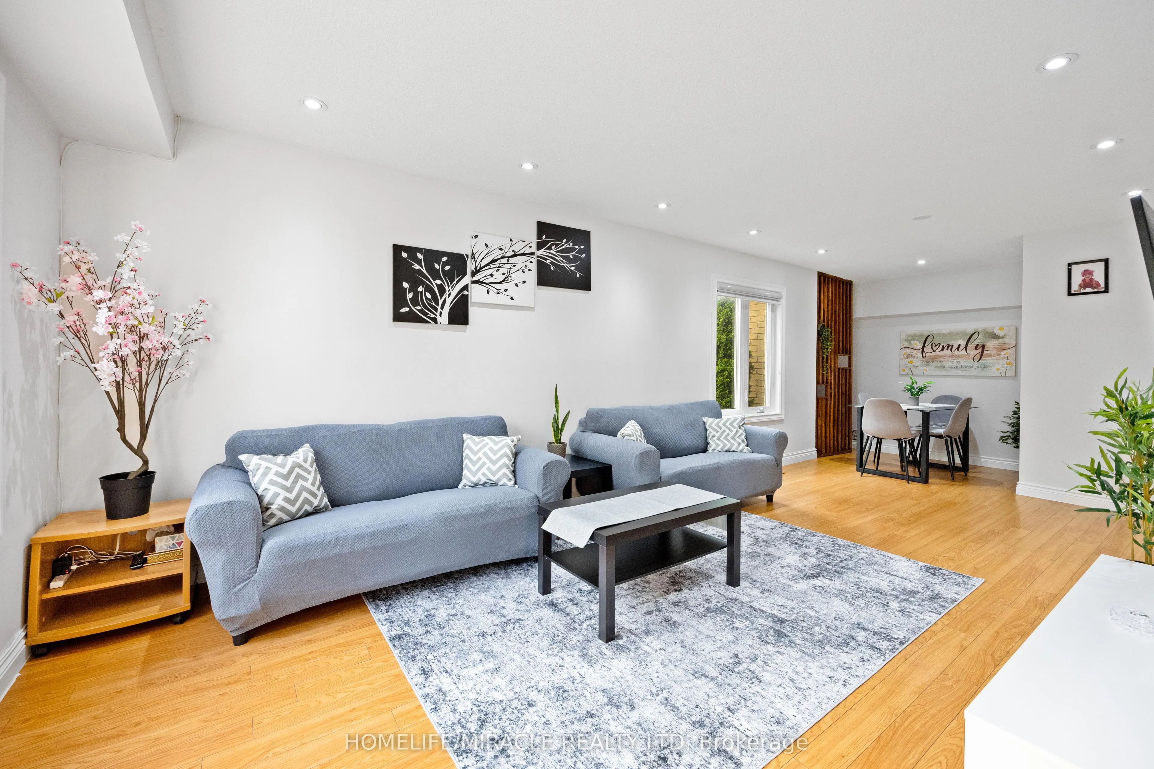 21 Folkstone Crescent