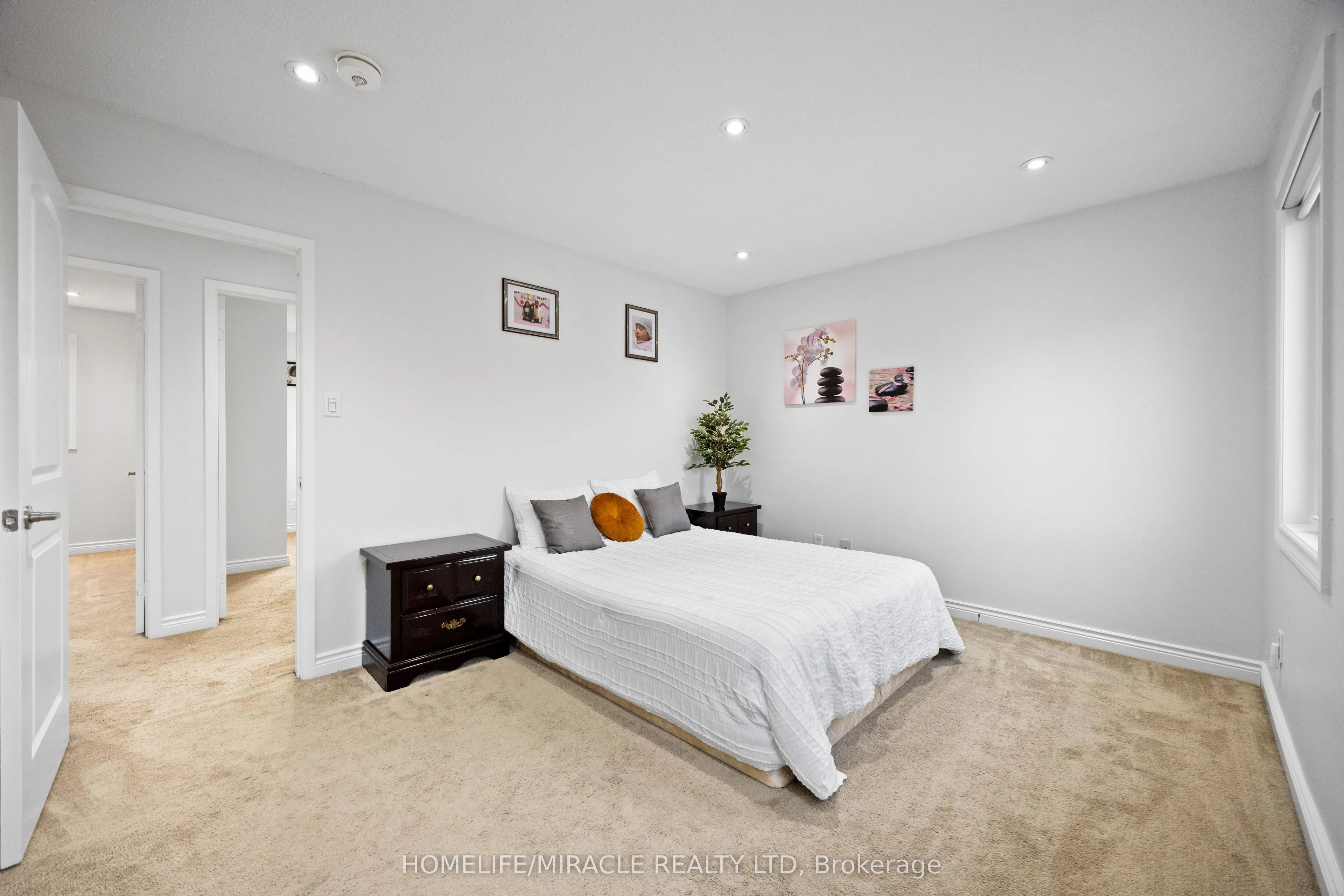 21 Folkstone Crescent