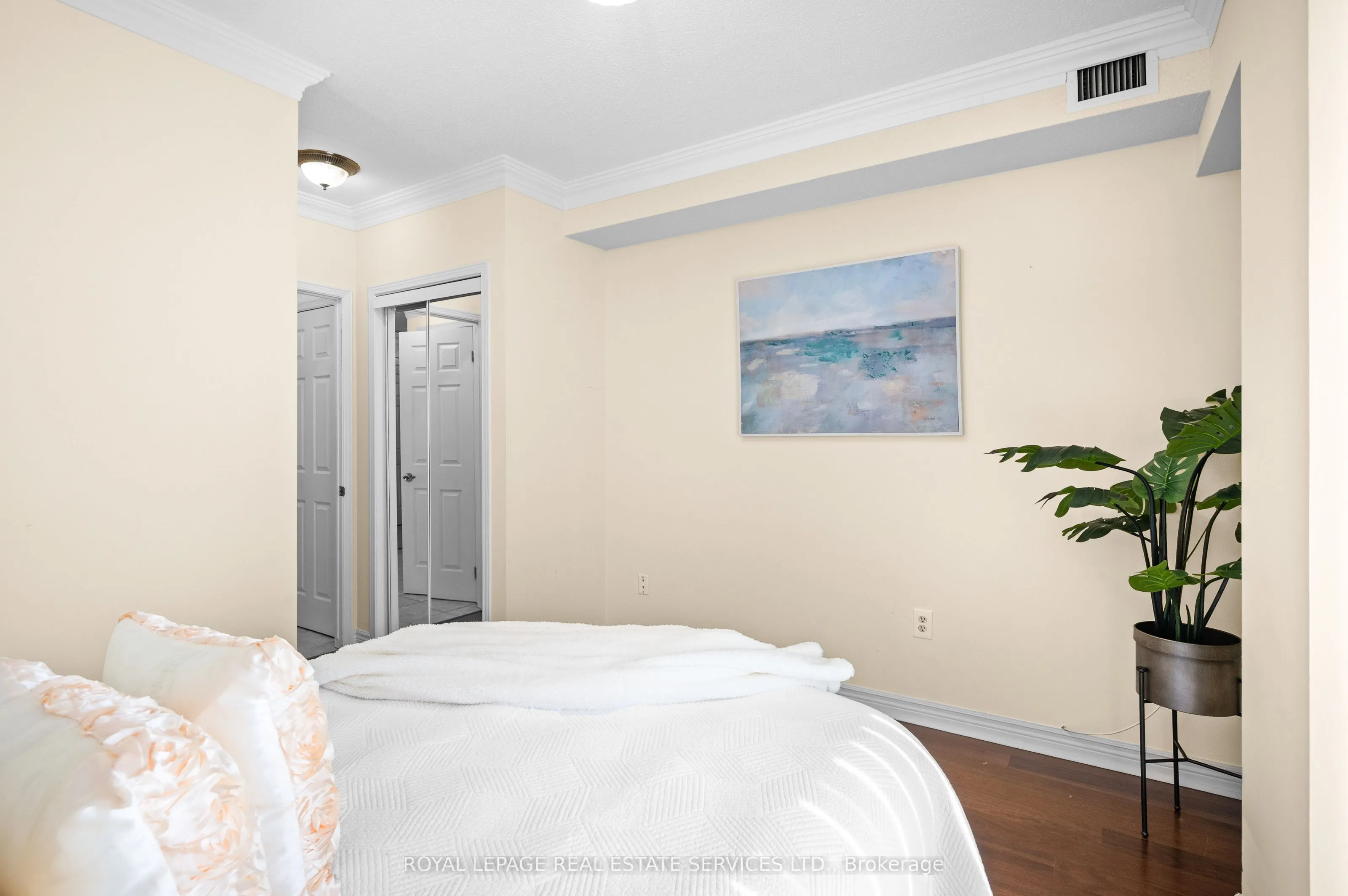 102 Bronte Road, #215