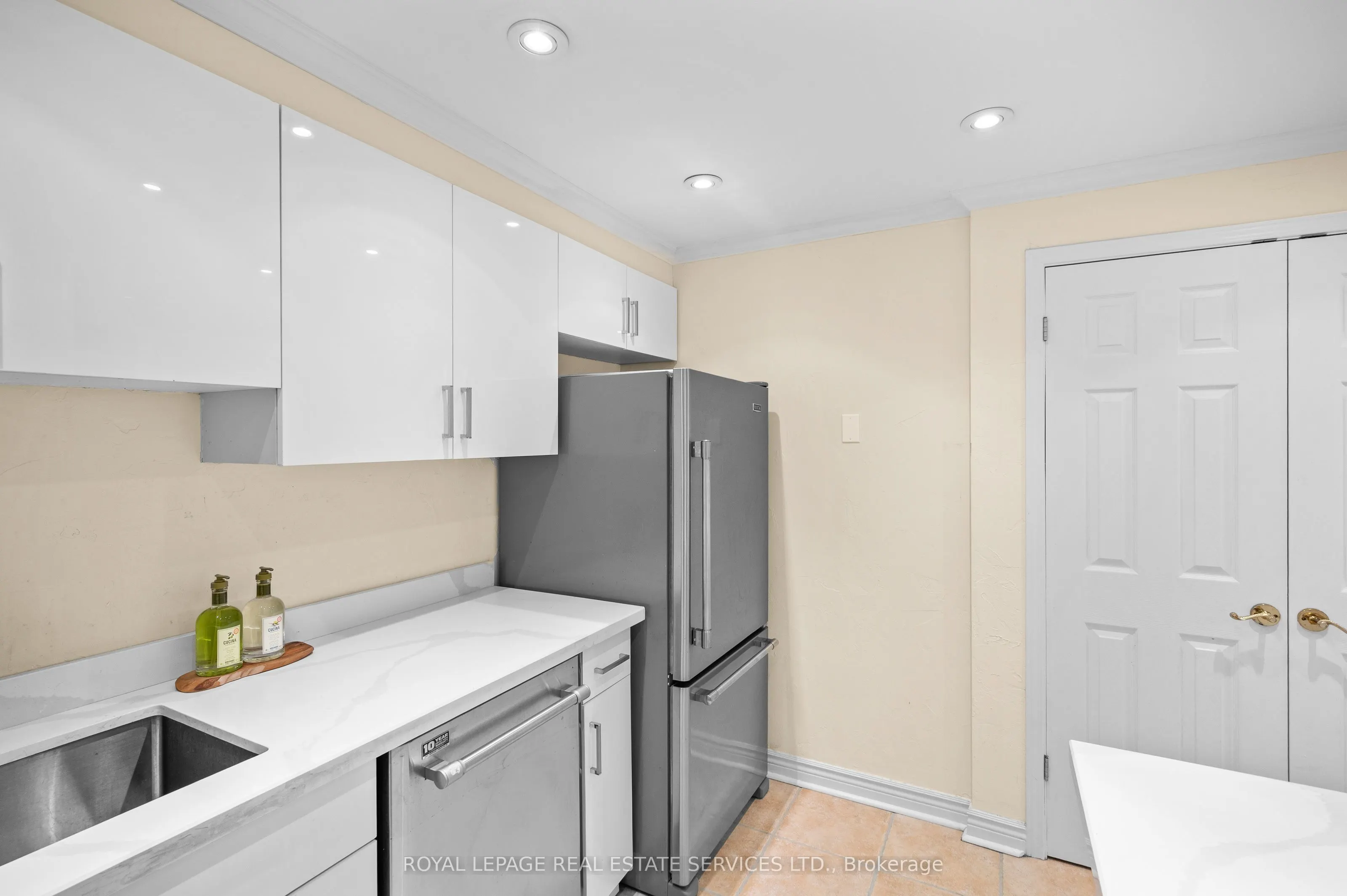 102 Bronte Road, #215