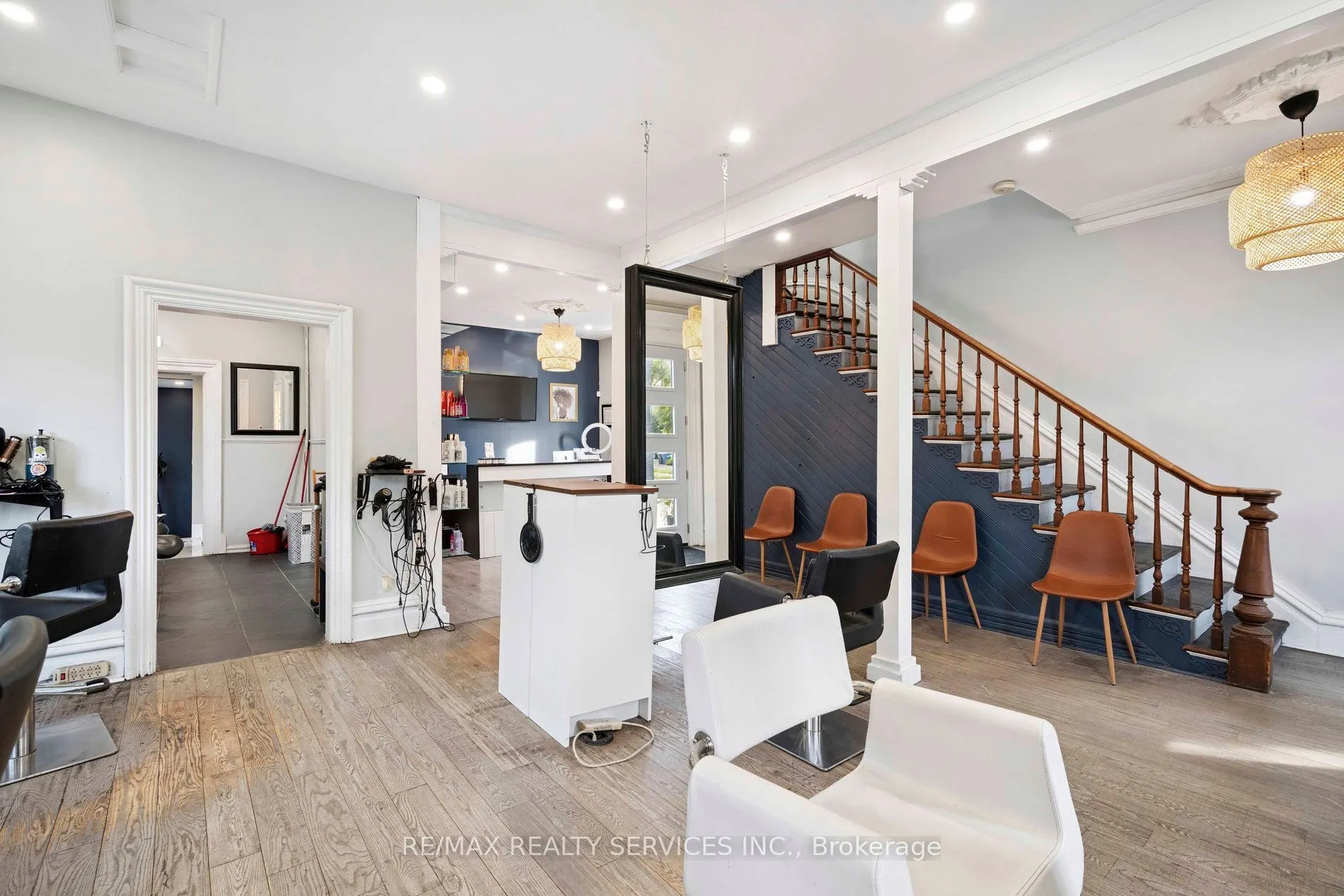 127 Queen Street W