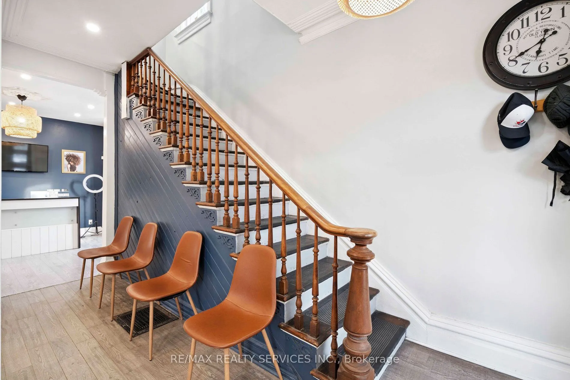 127 Queen Street W
