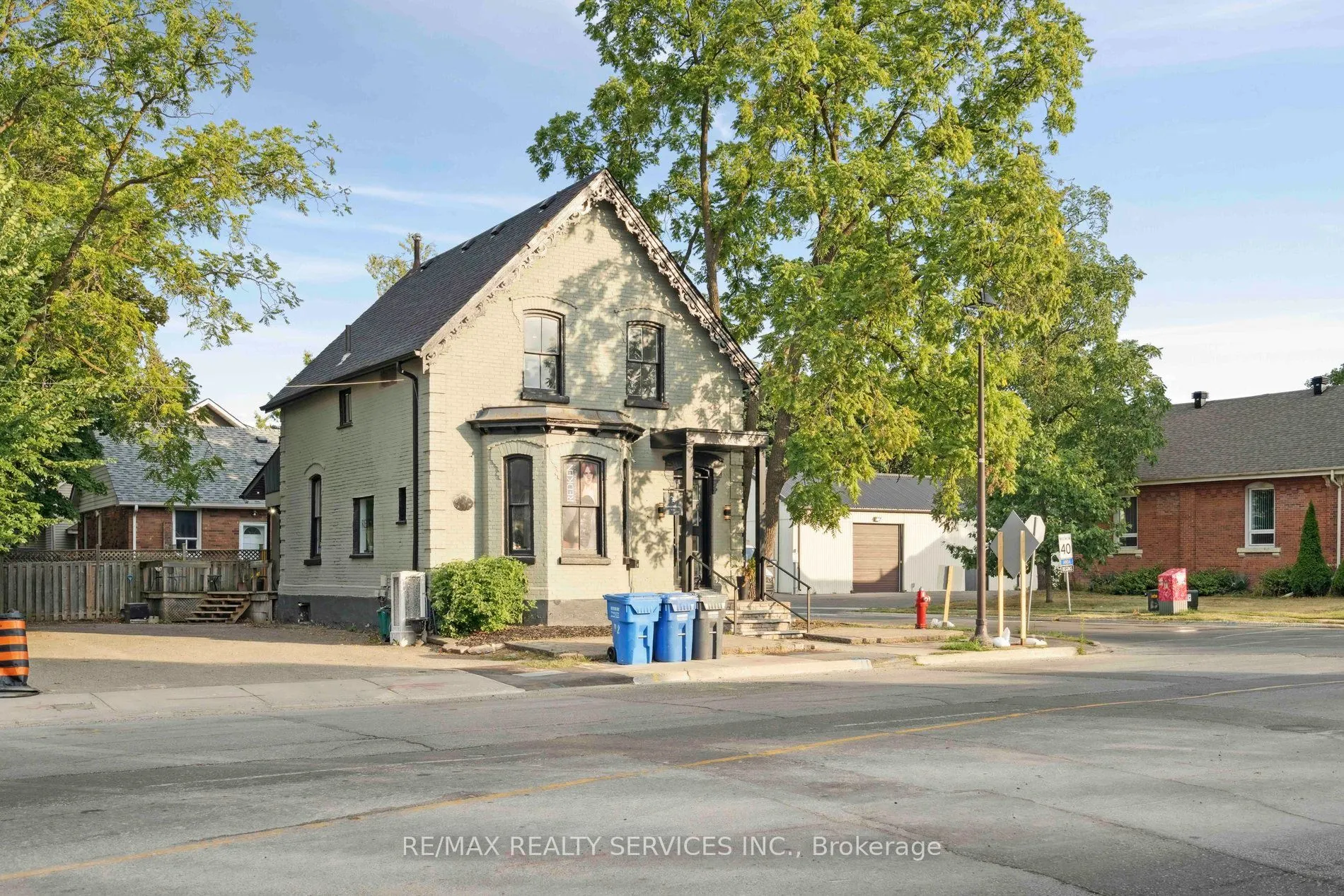 127 Queen Street W
