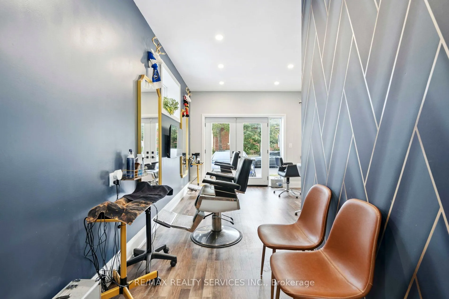 127 Queen Street W