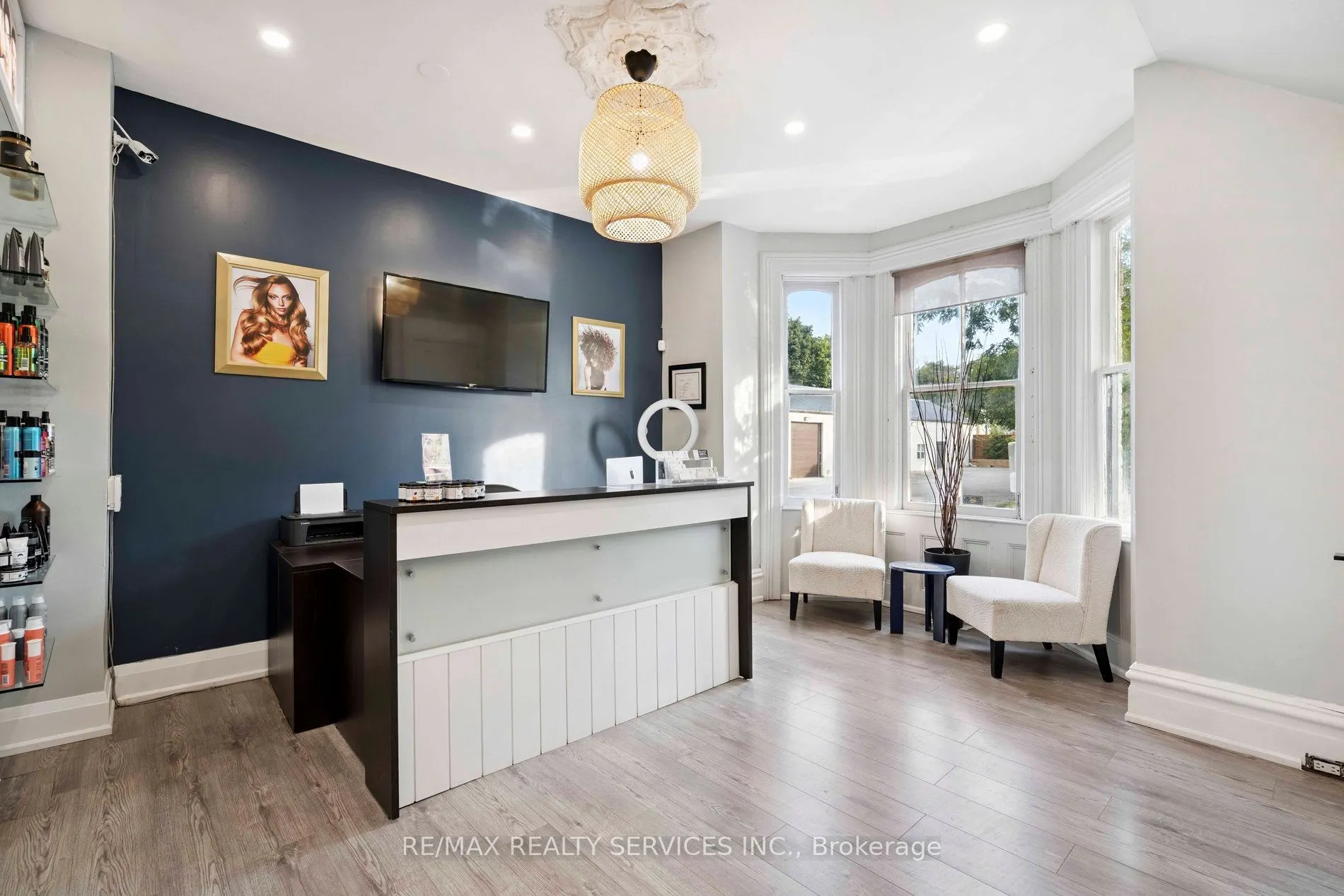 127 Queen Street W