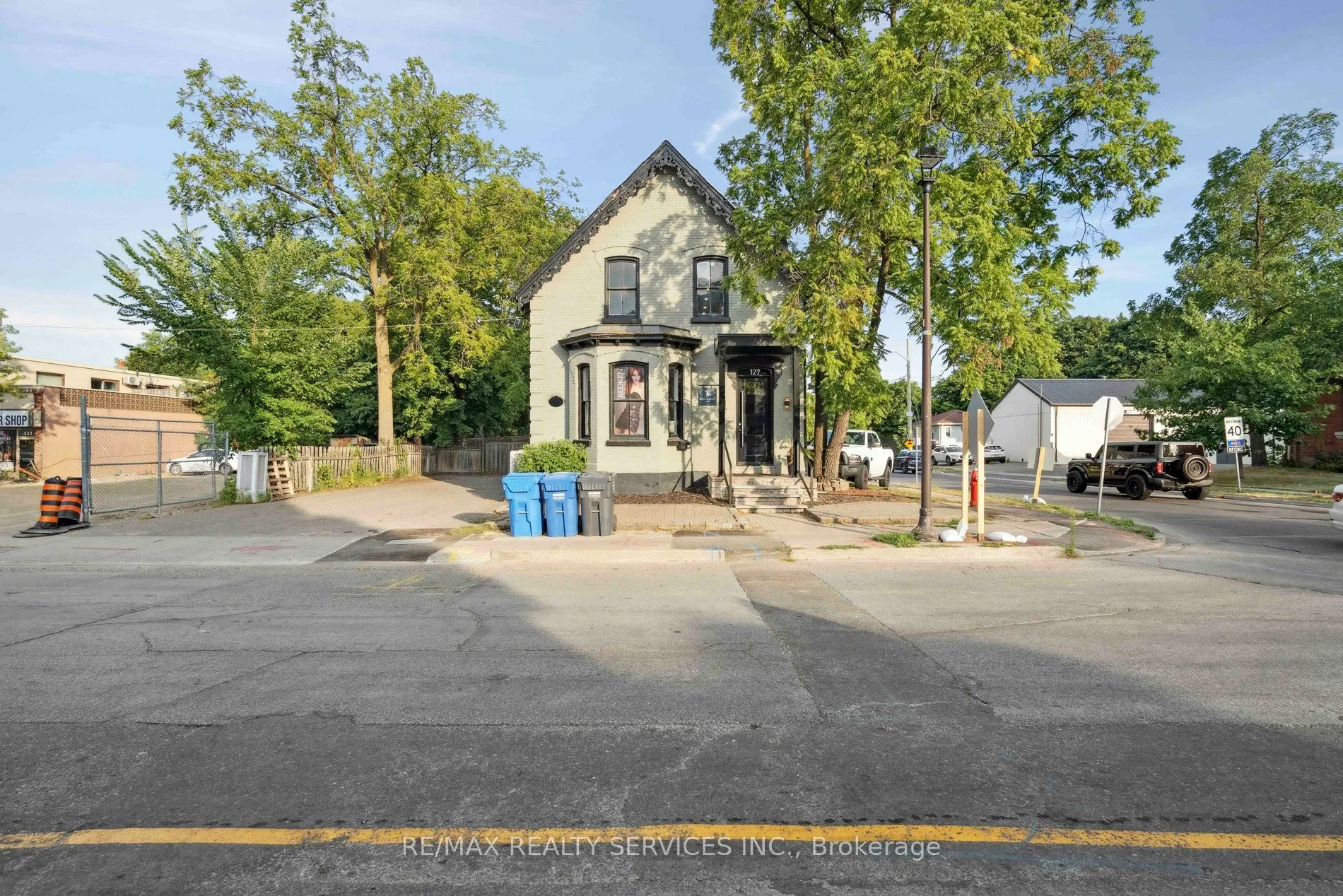 127 Queen Street W