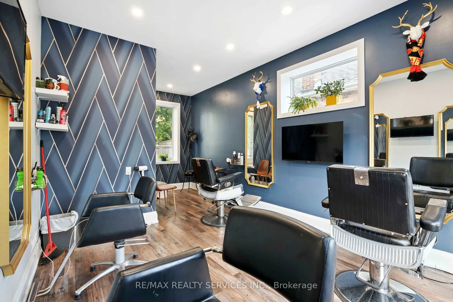 127 Queen Street W