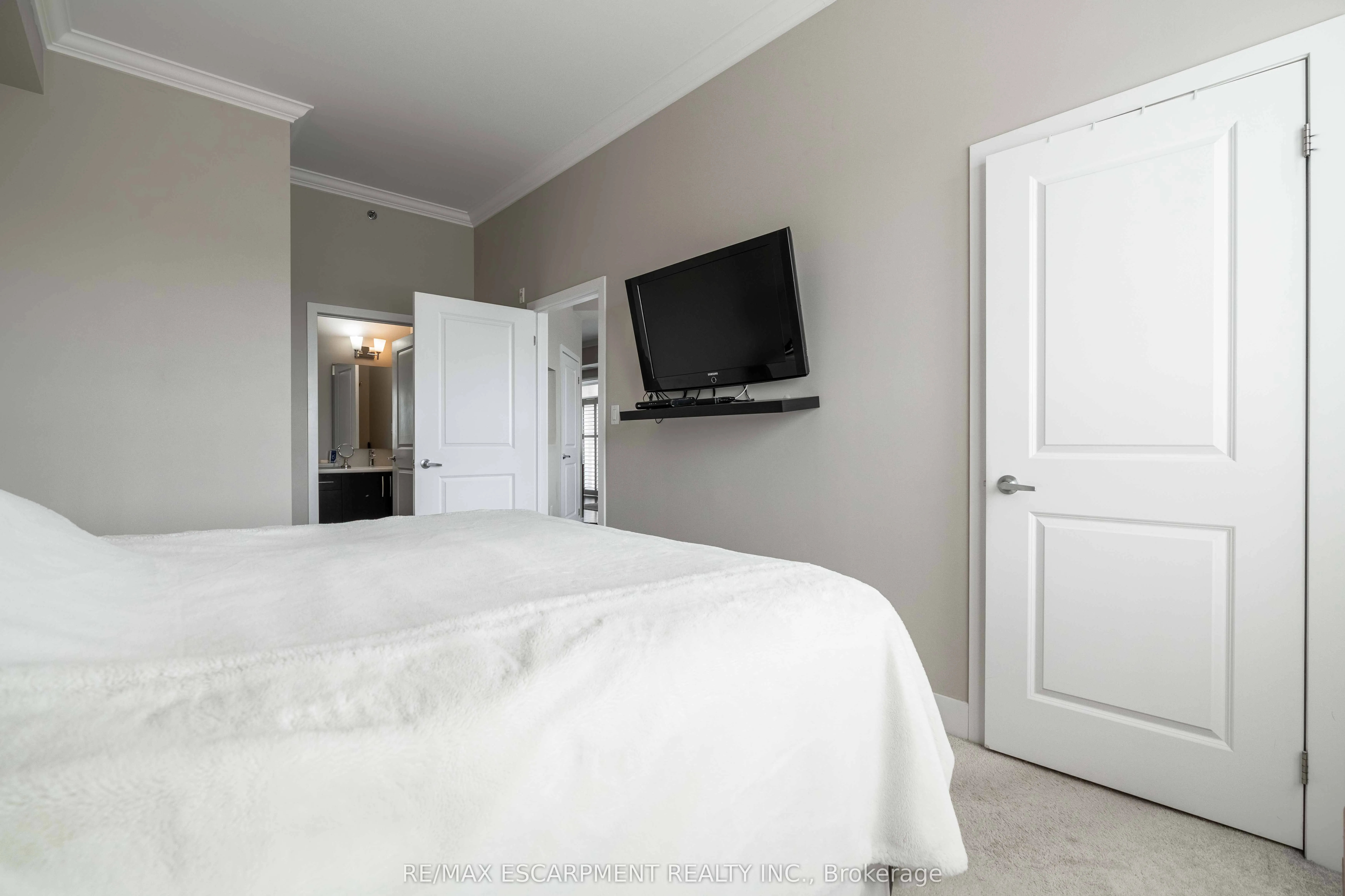 5317 Upper Middle Road, #422