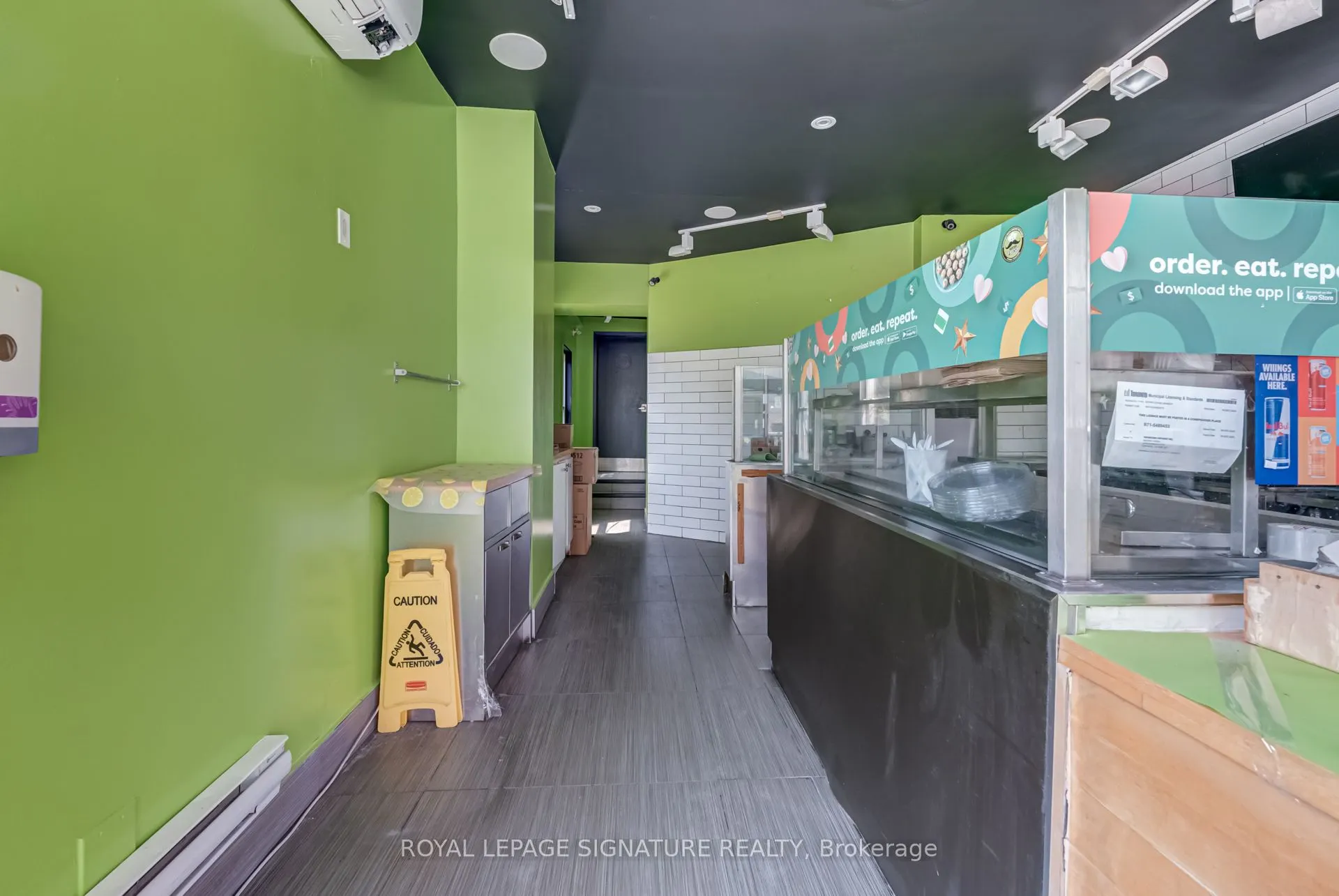 3074 Dundas Street W