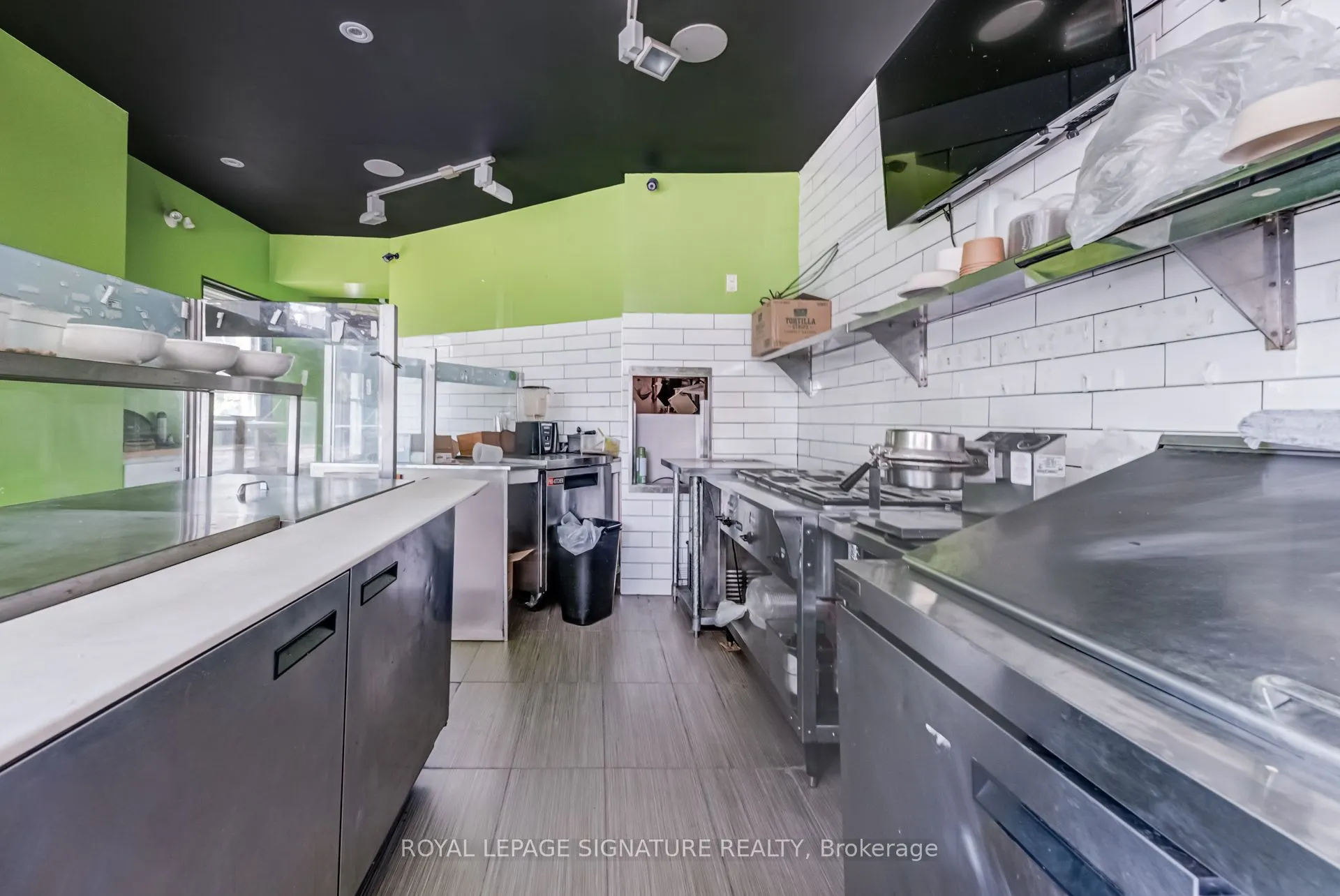 3074 Dundas Street W