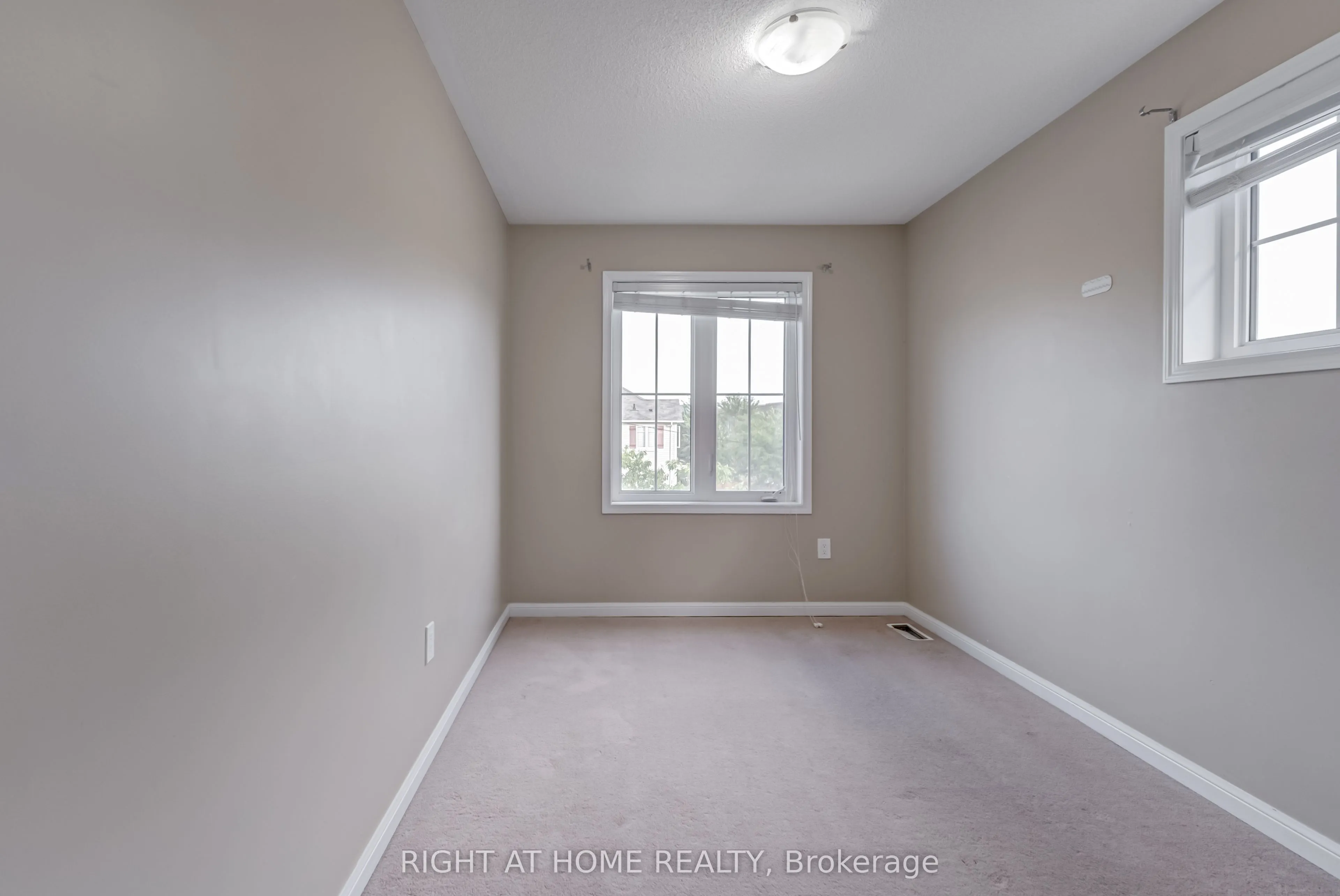 38 Aylesbury Drive
