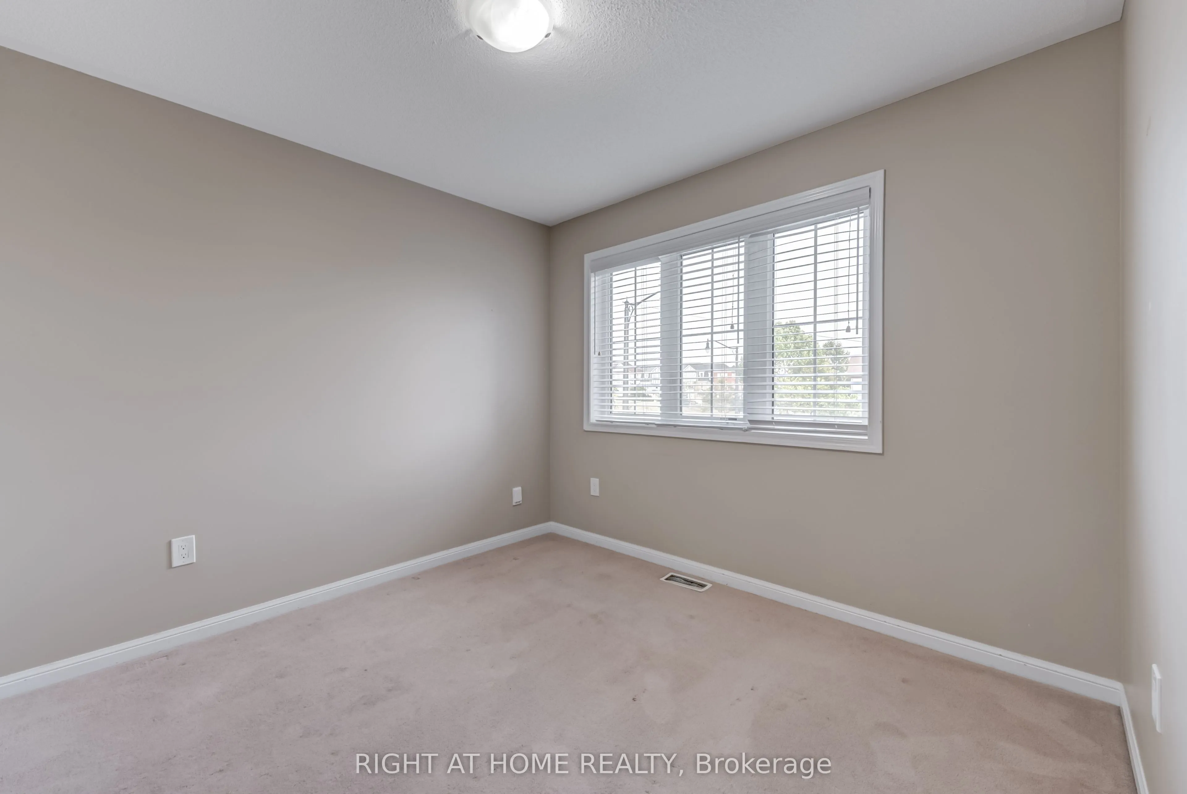 38 Aylesbury Drive