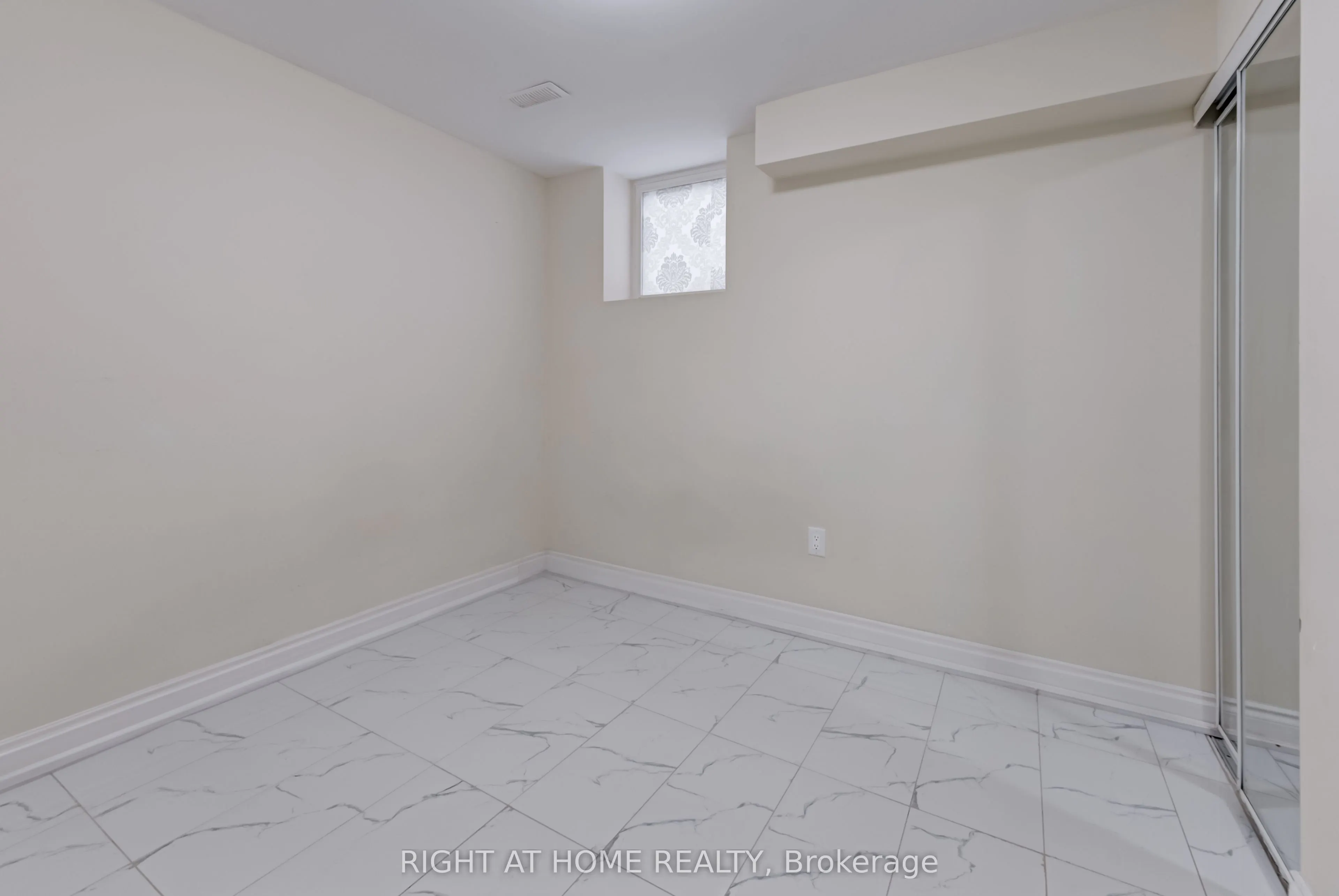 38 Aylesbury Drive
