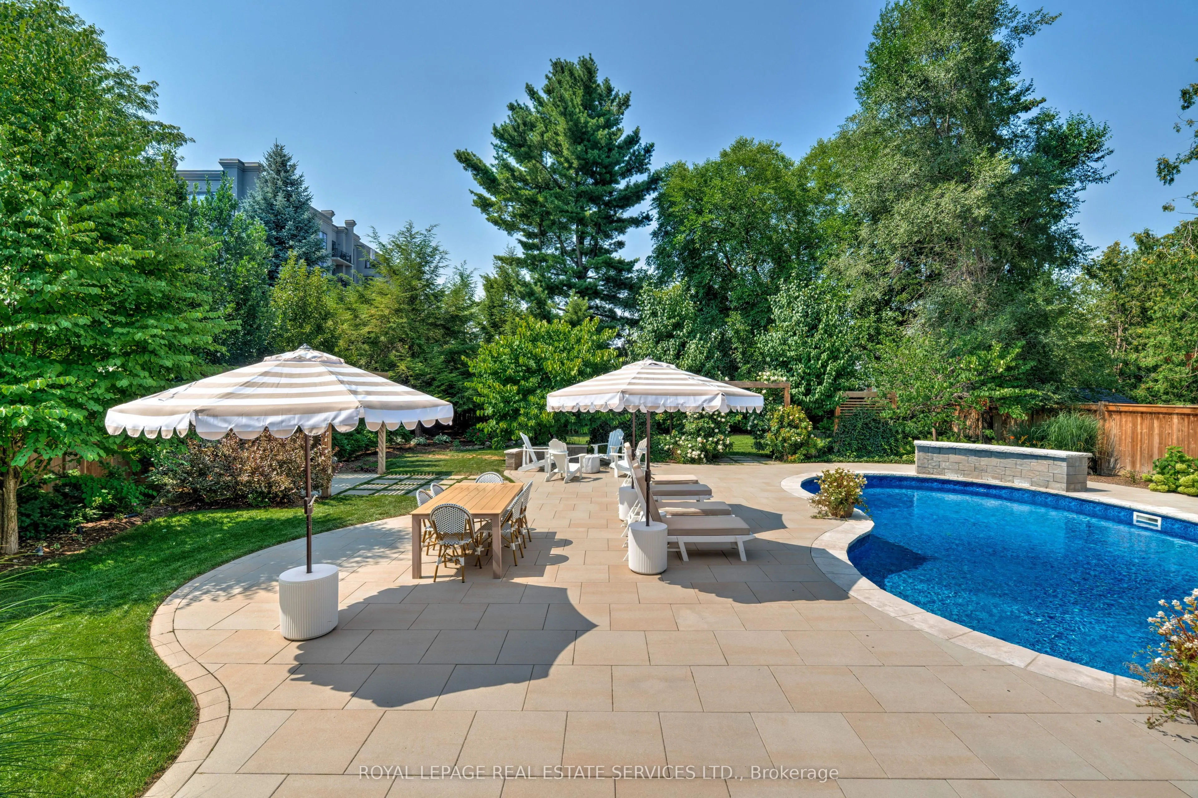 41 Fairwood Place E