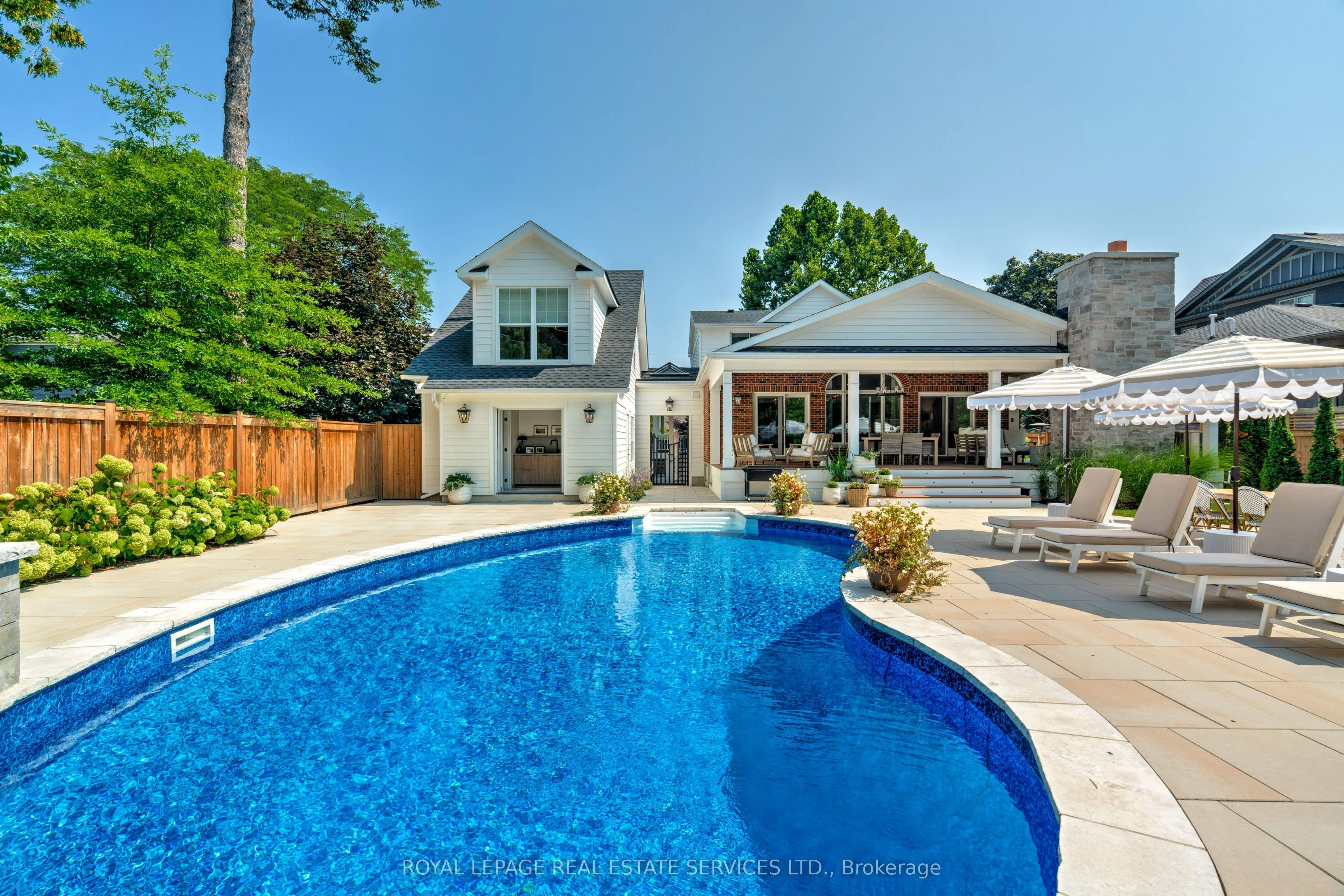41 Fairwood Place E