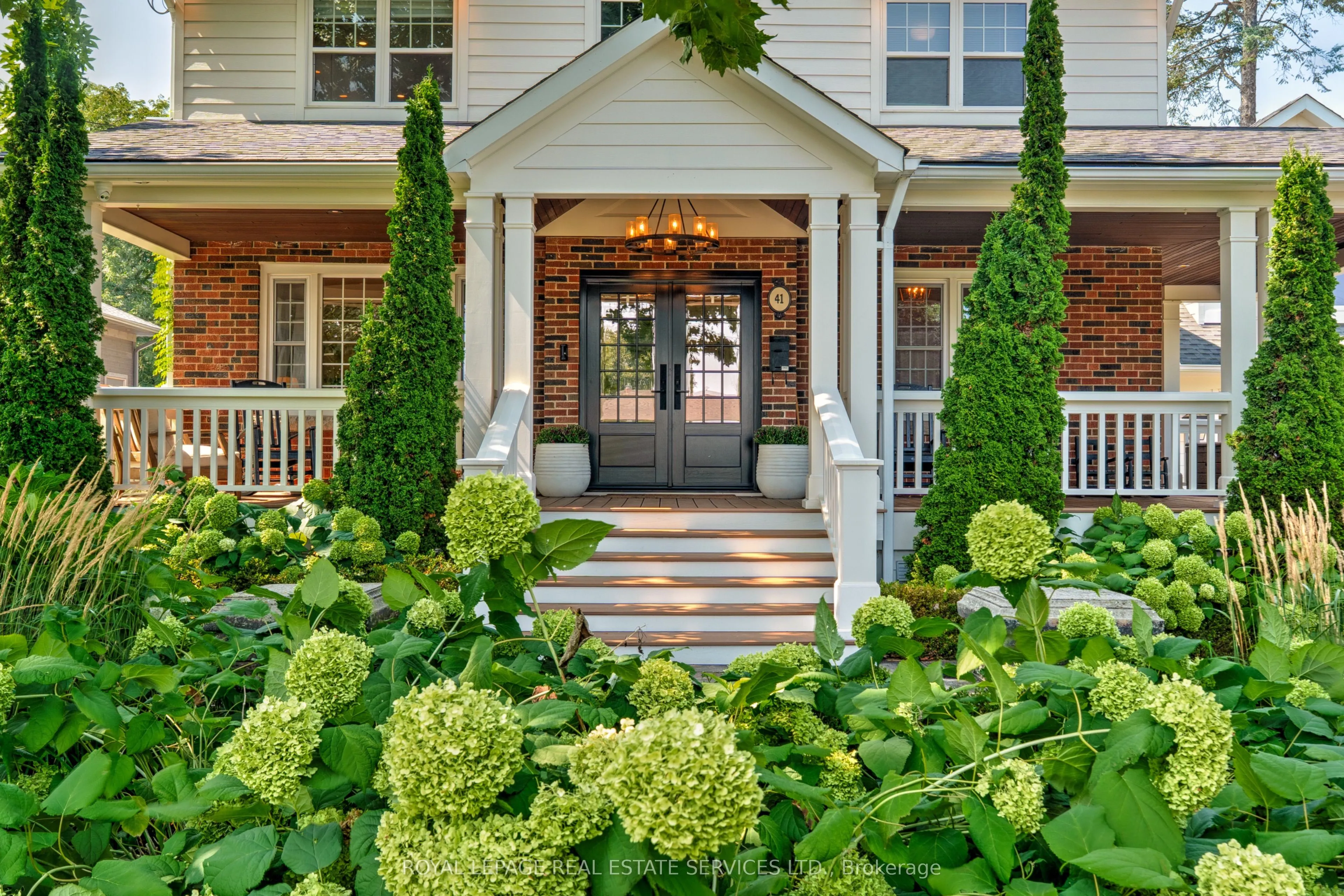41 Fairwood Place E