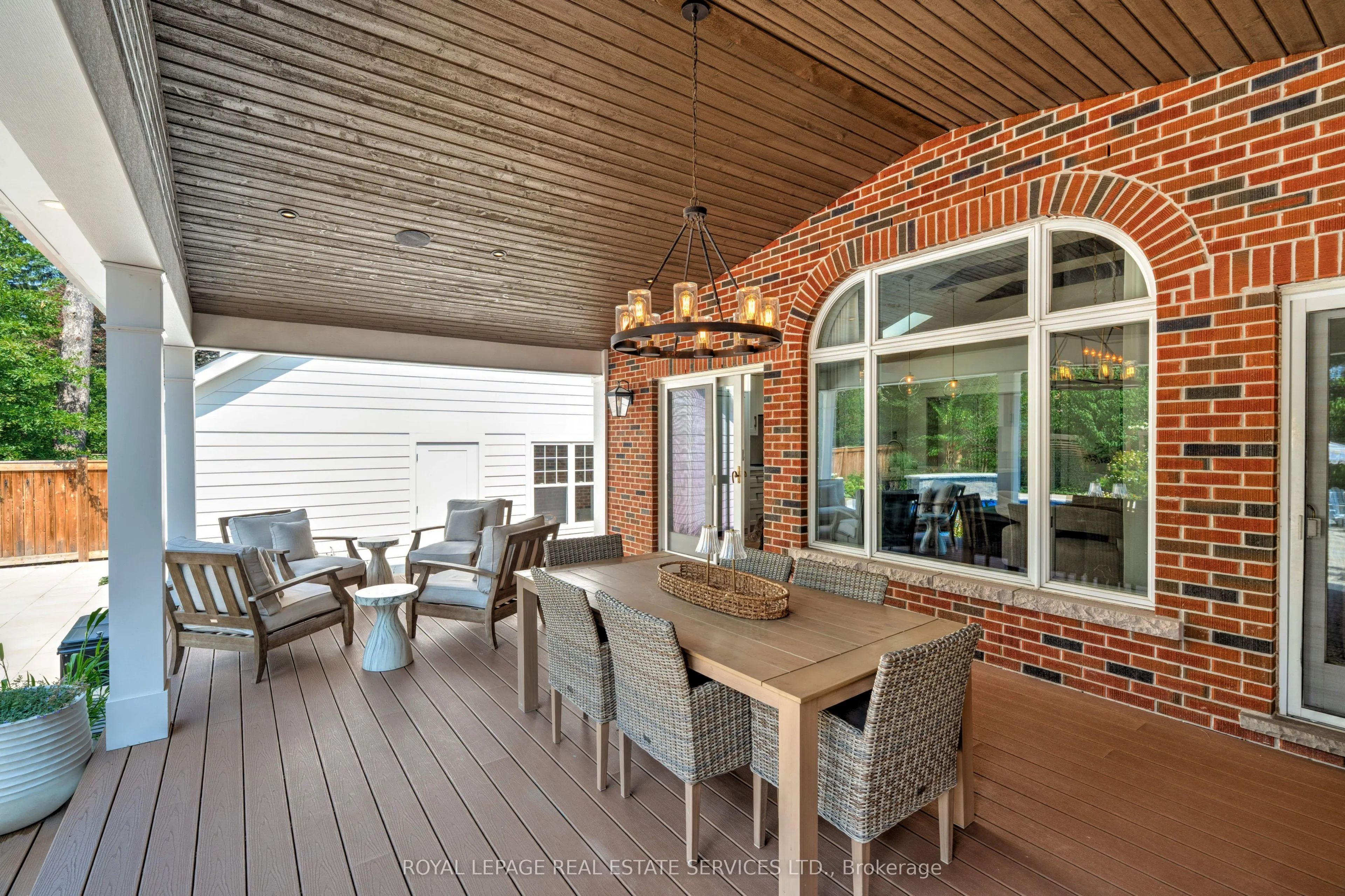 41 Fairwood Place E