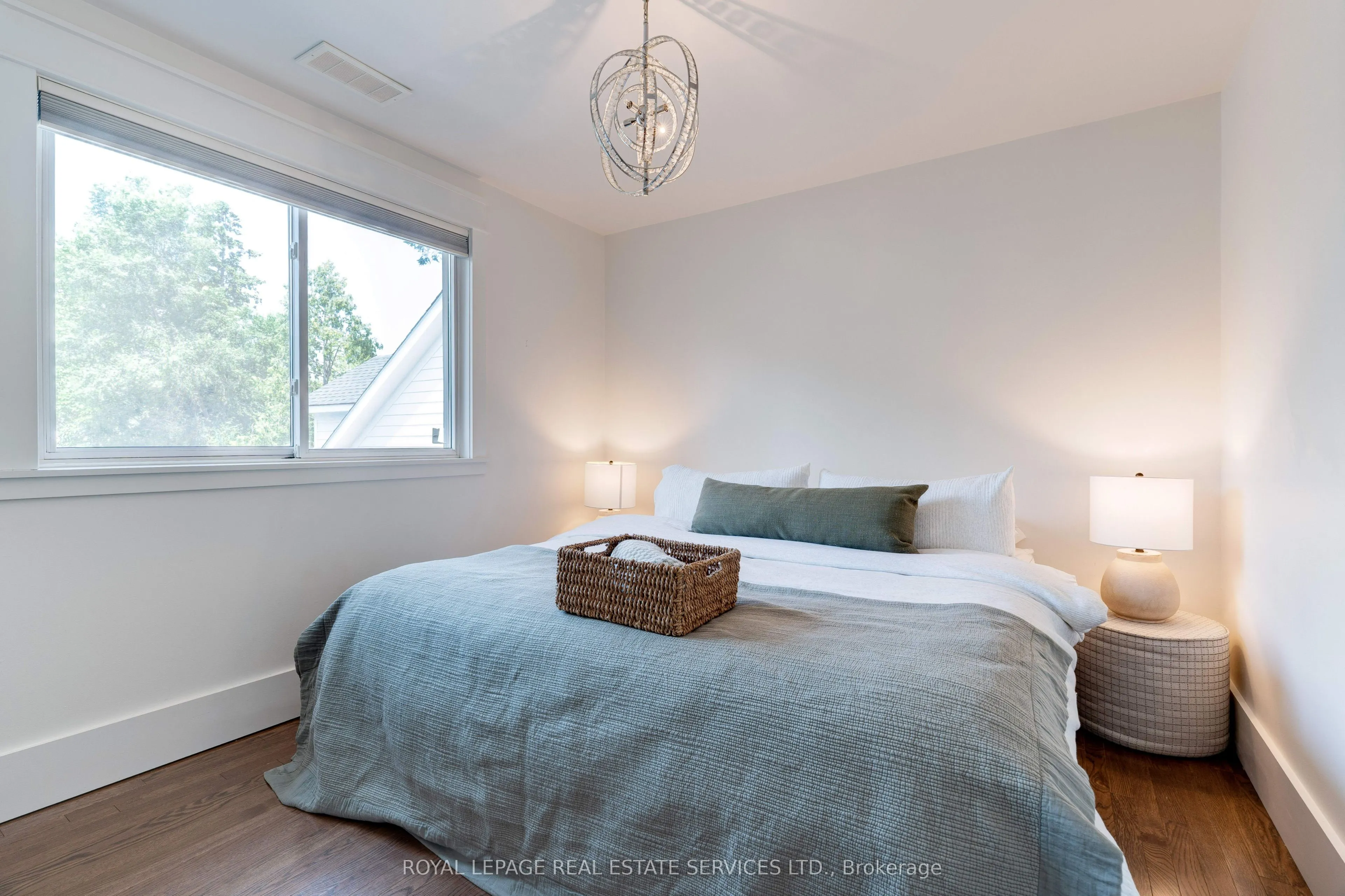 41 Fairwood Place E