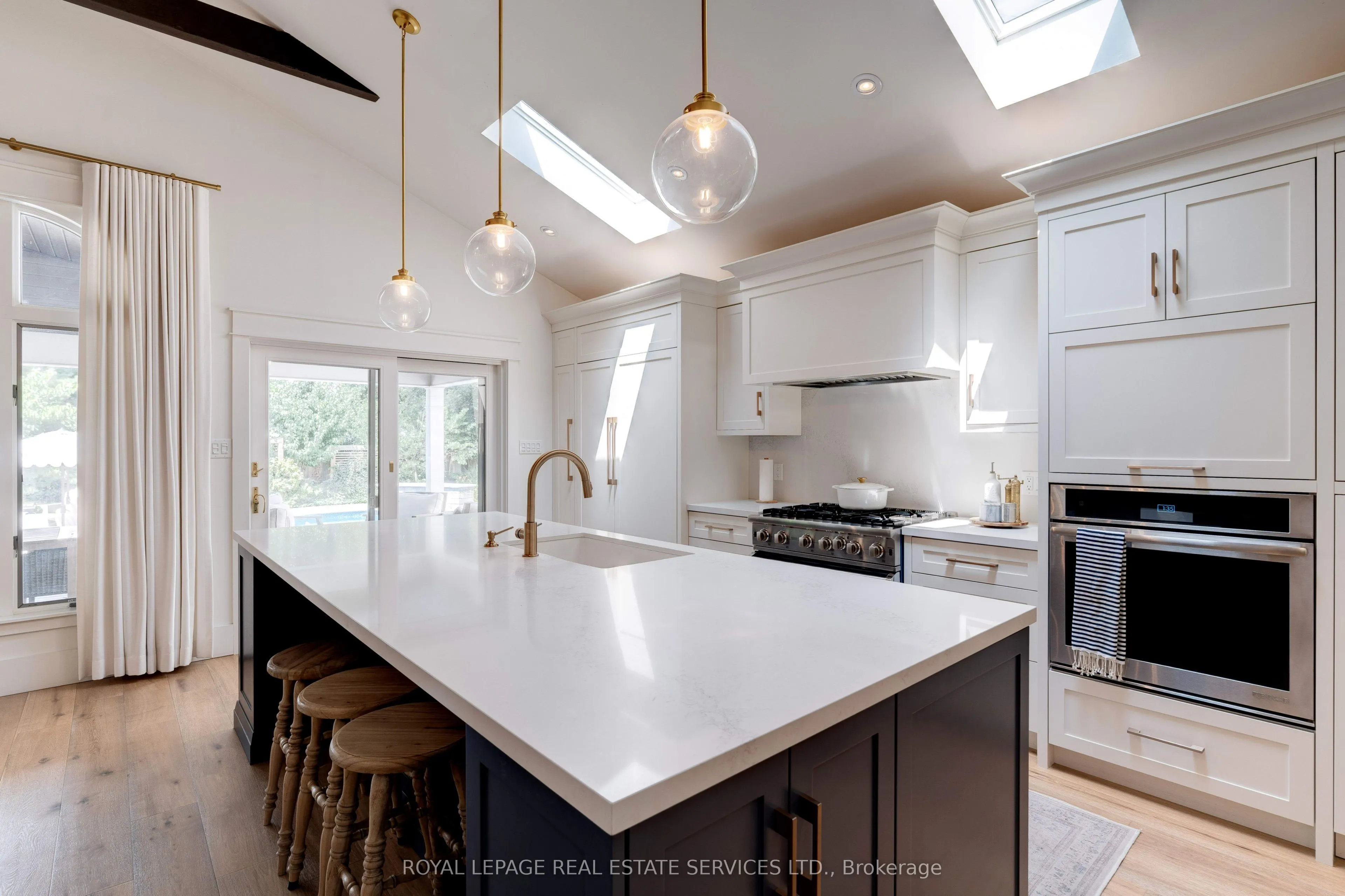 41 Fairwood Place E