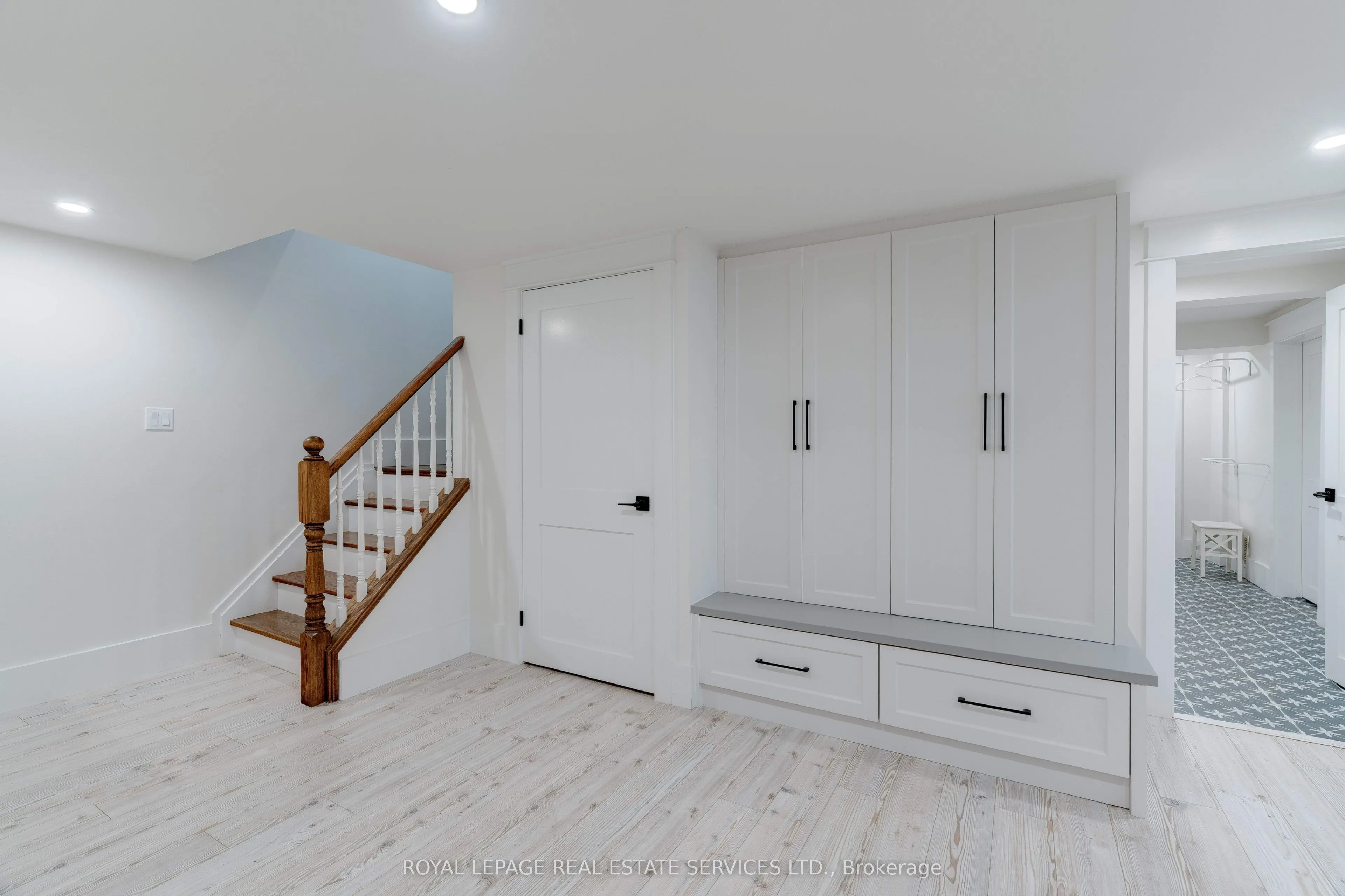 41 Fairwood Place E