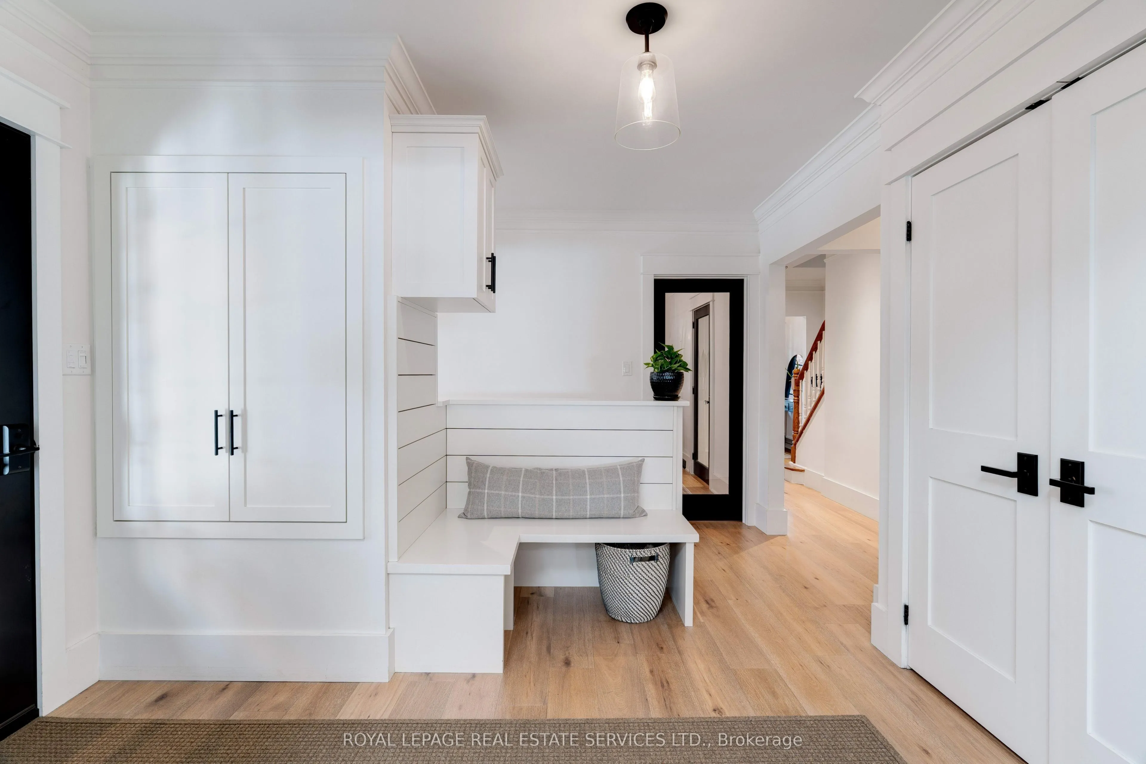 41 Fairwood Place E