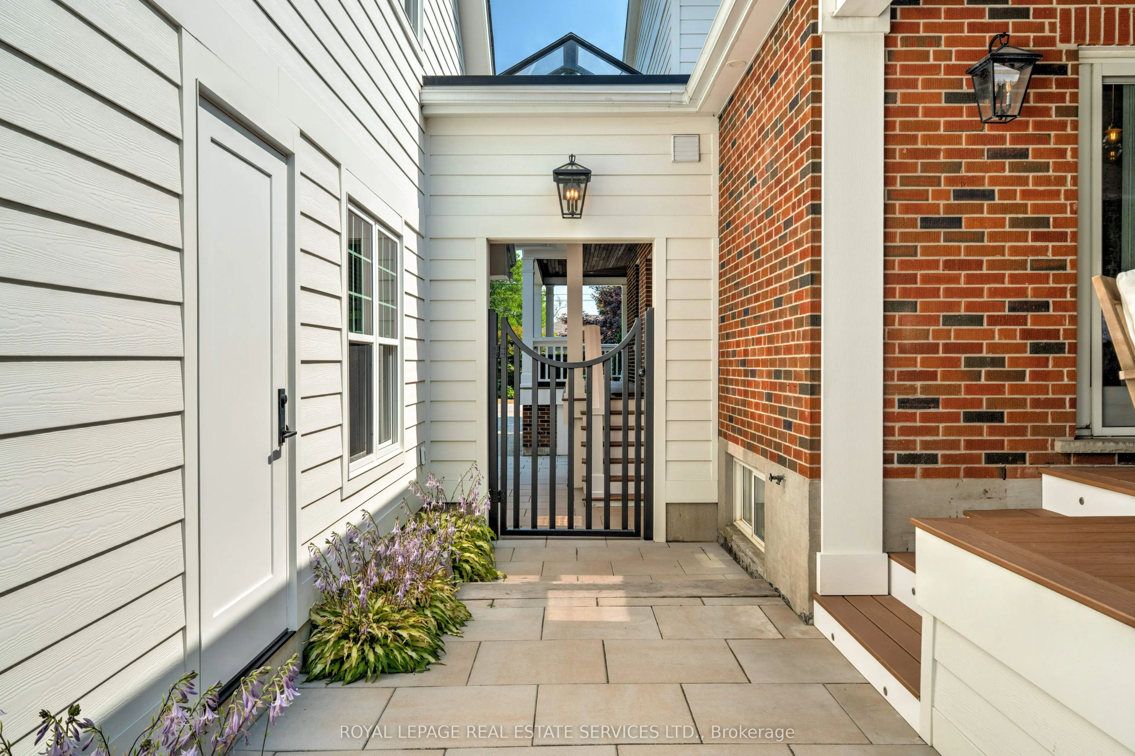 41 Fairwood Place E