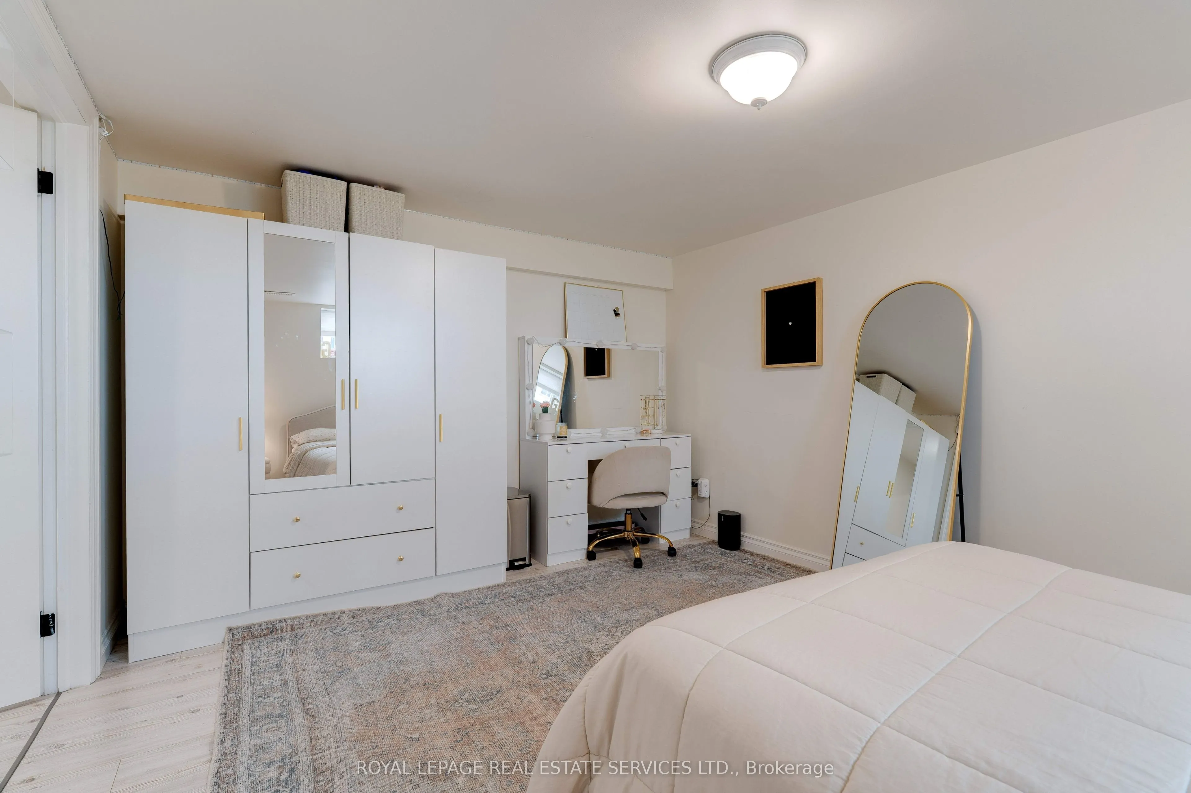 41 Fairwood Place E