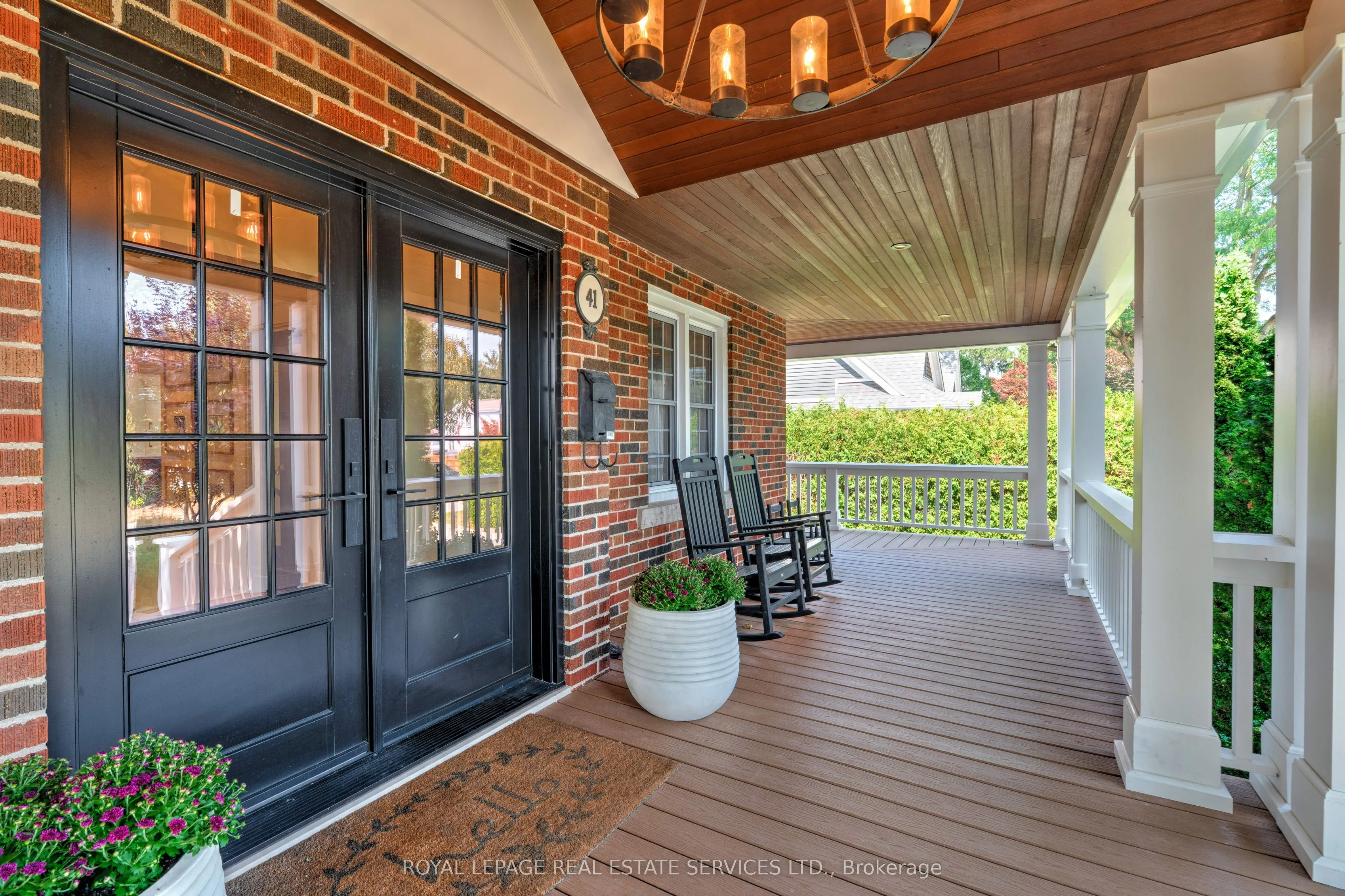 41 Fairwood Place E