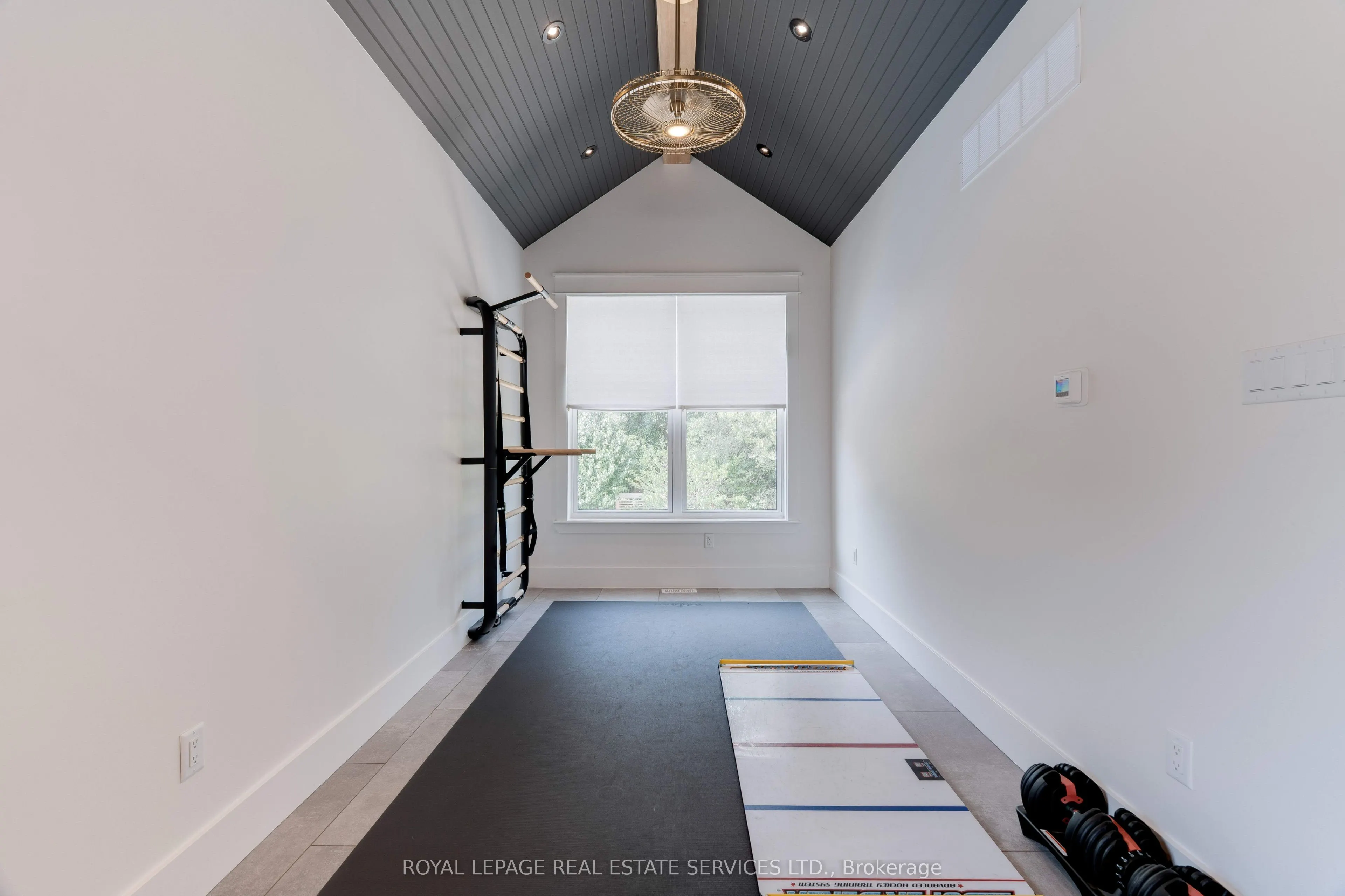 41 Fairwood Place E