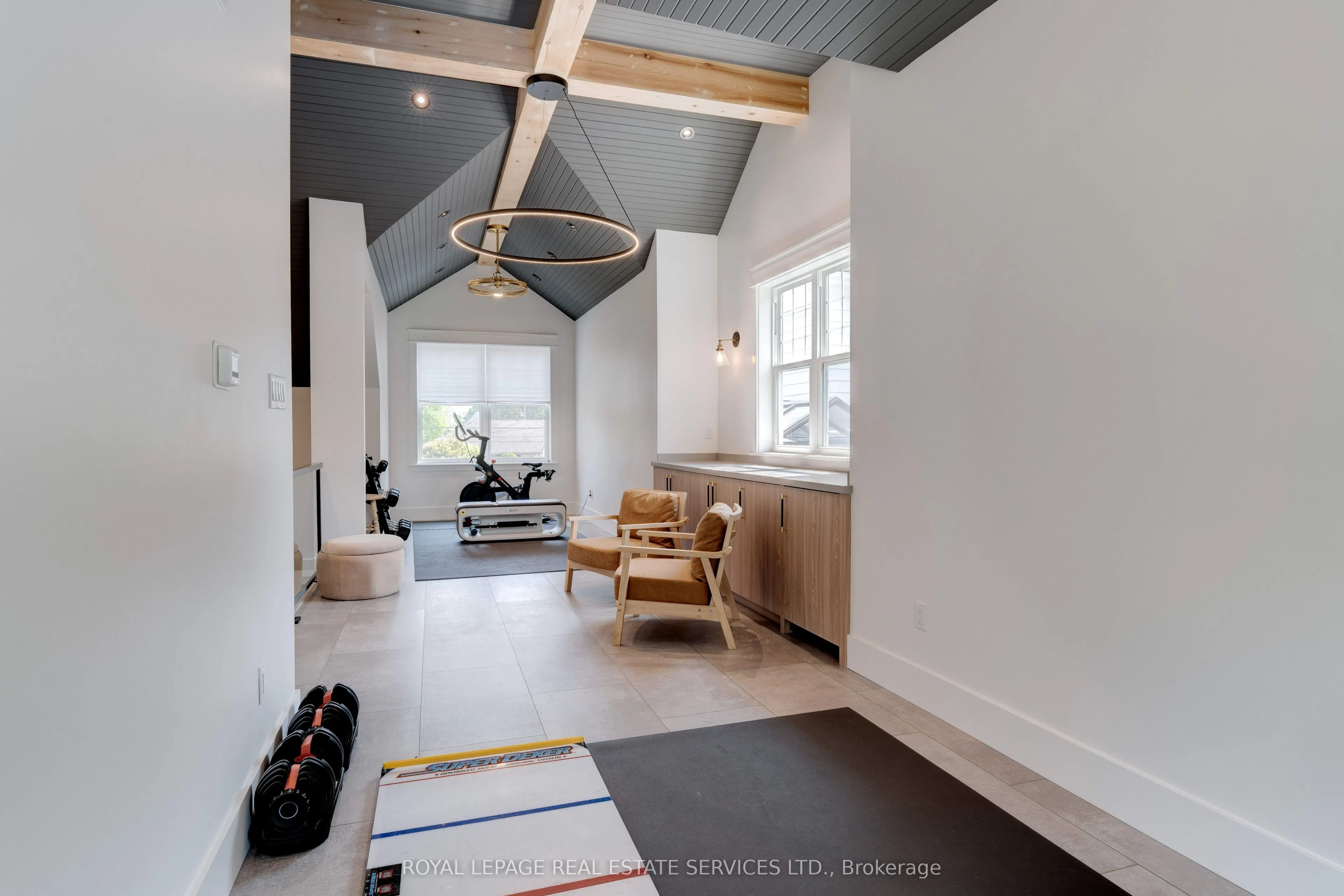 41 Fairwood Place E