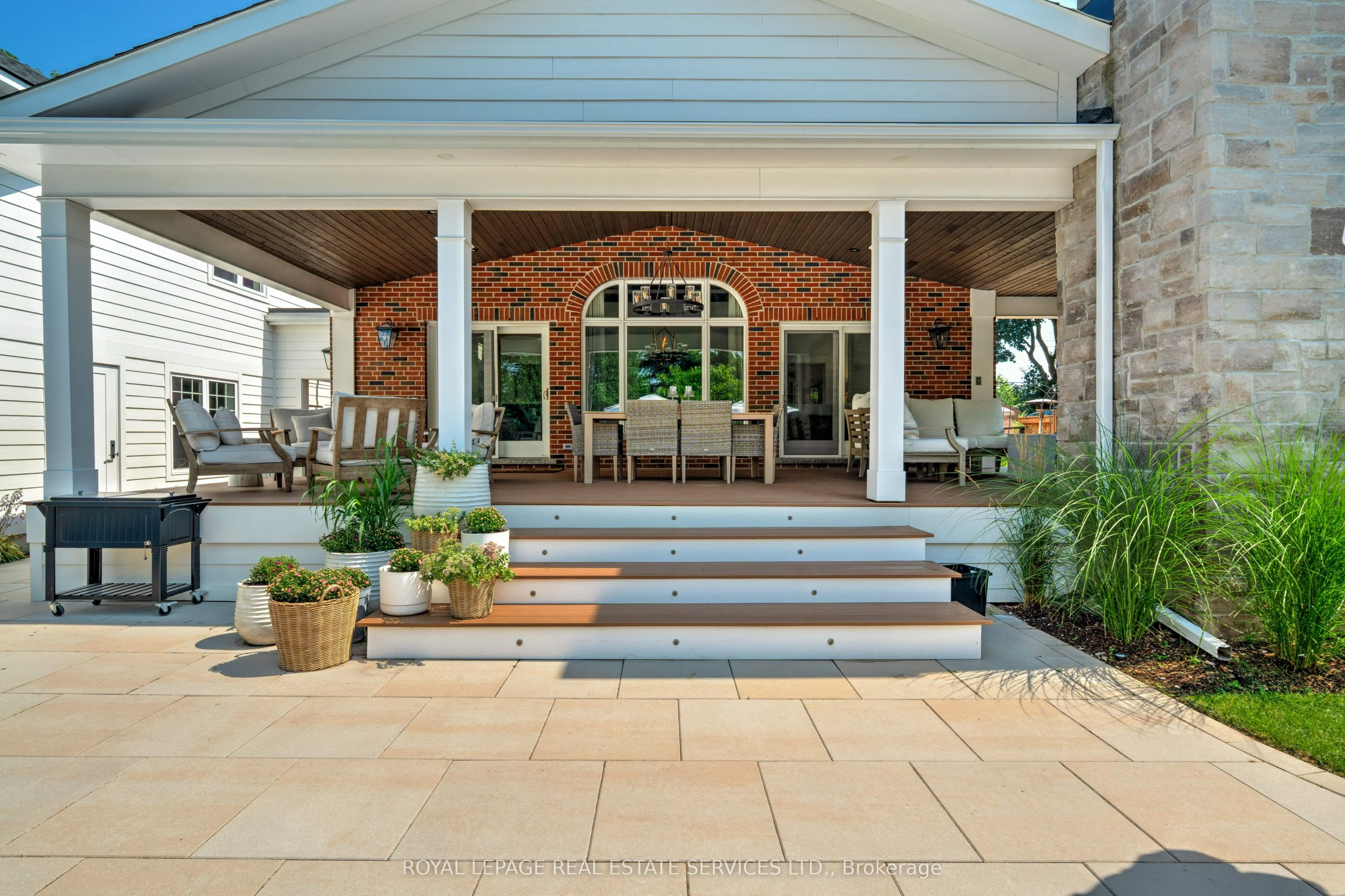41 Fairwood Place E