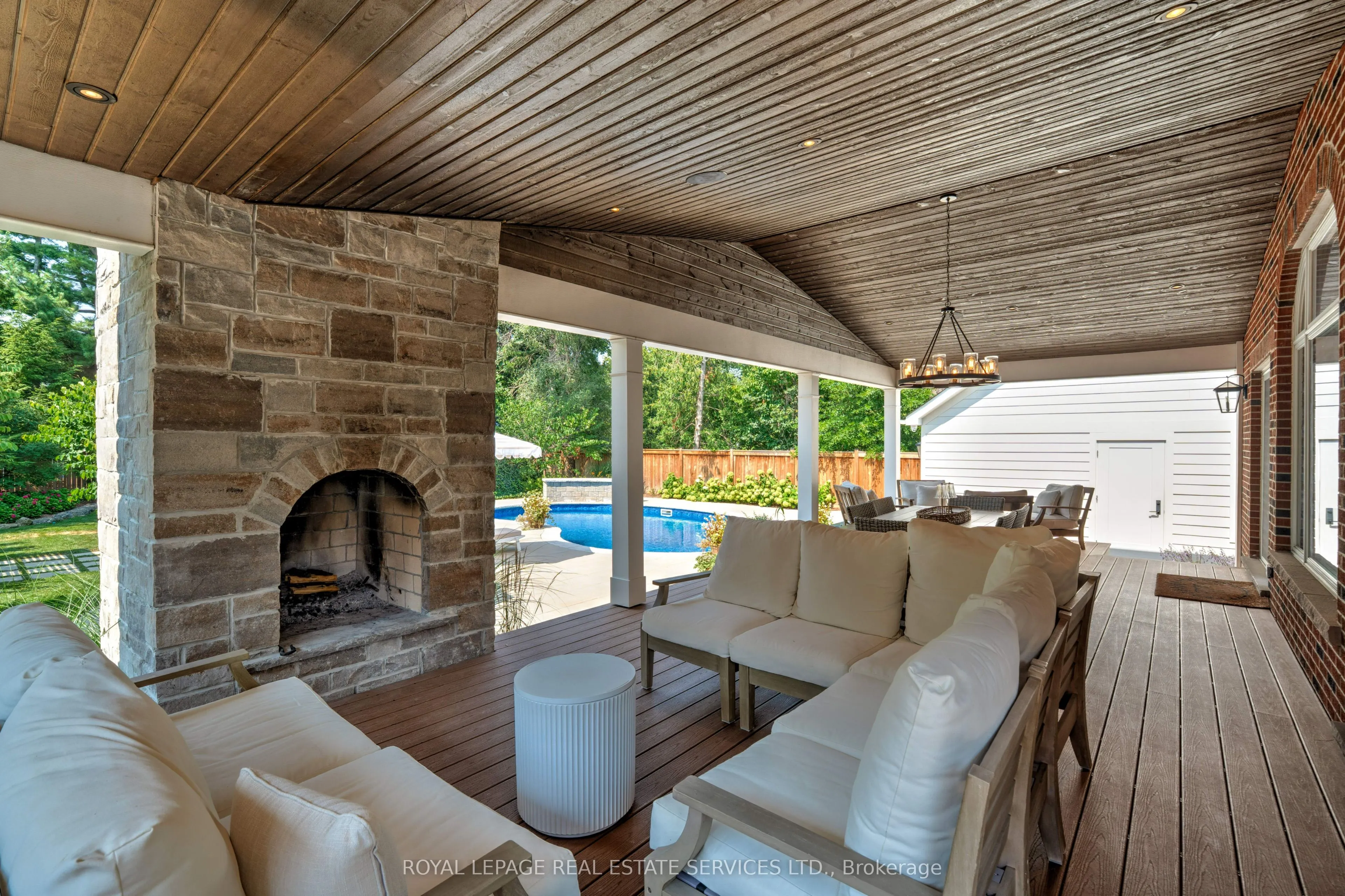 41 Fairwood Place E