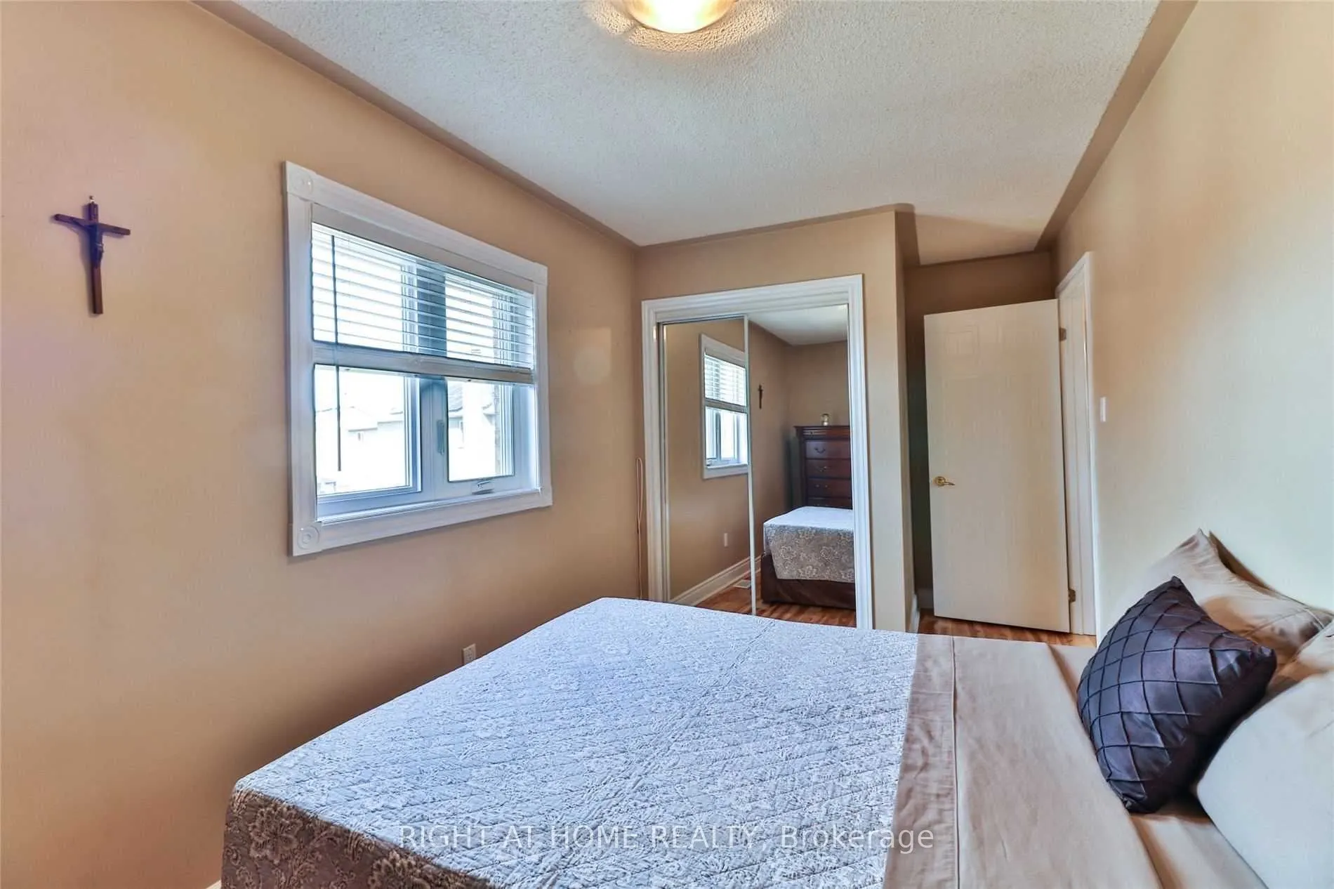 34 Drinkwater Road N